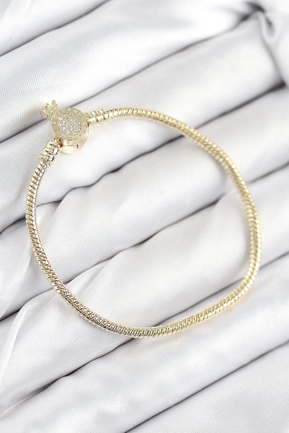 İthalat® Pirinç Charm Zirkon Taşlı Taç Model Gold Renk Kadın Bileklik