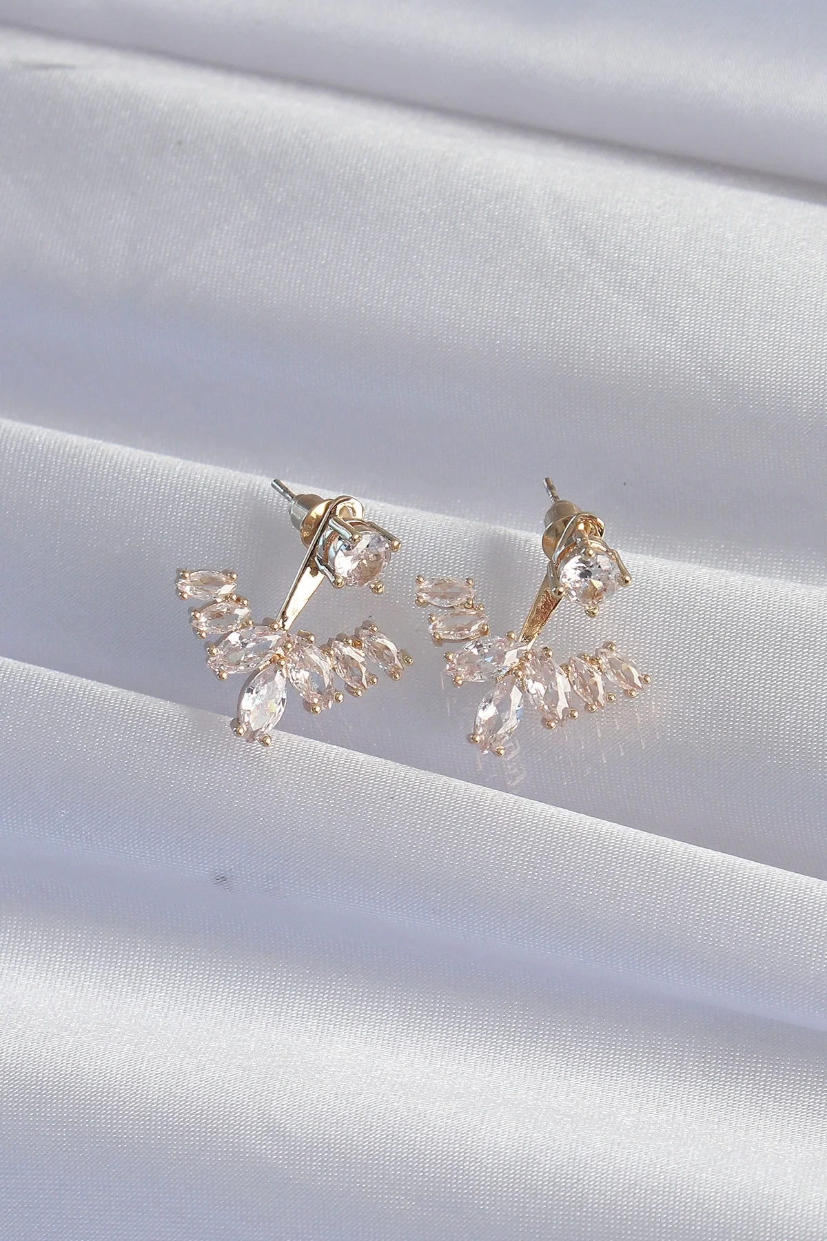 İthalat® Pirinç Gold Renk Zirkon Taşlı V Model Küpe