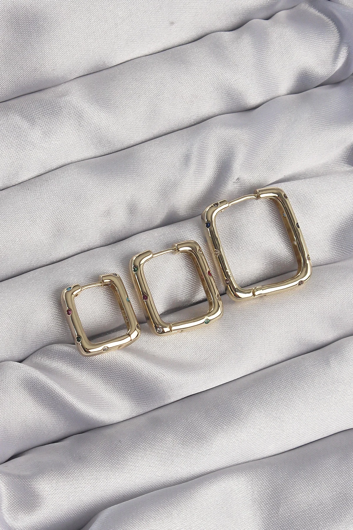 İthalat® Pirinç Gold Renk Renkli Zirkon Taşlı Kare Model Küpe Set