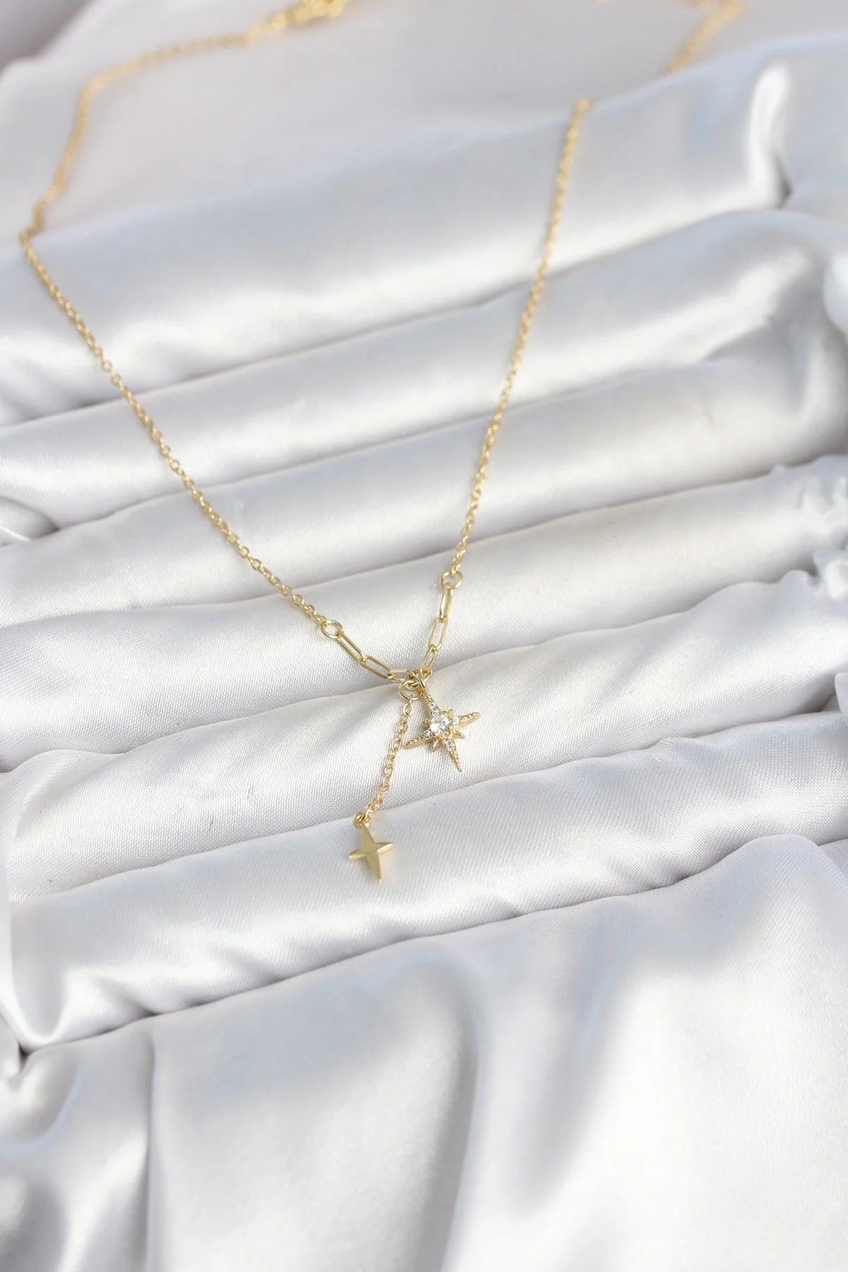İthalat® Pirinç Gold Renk Zirkon Taşlı Minimal Sallantılı Kutup Yıldızı Model Kadın Kolye