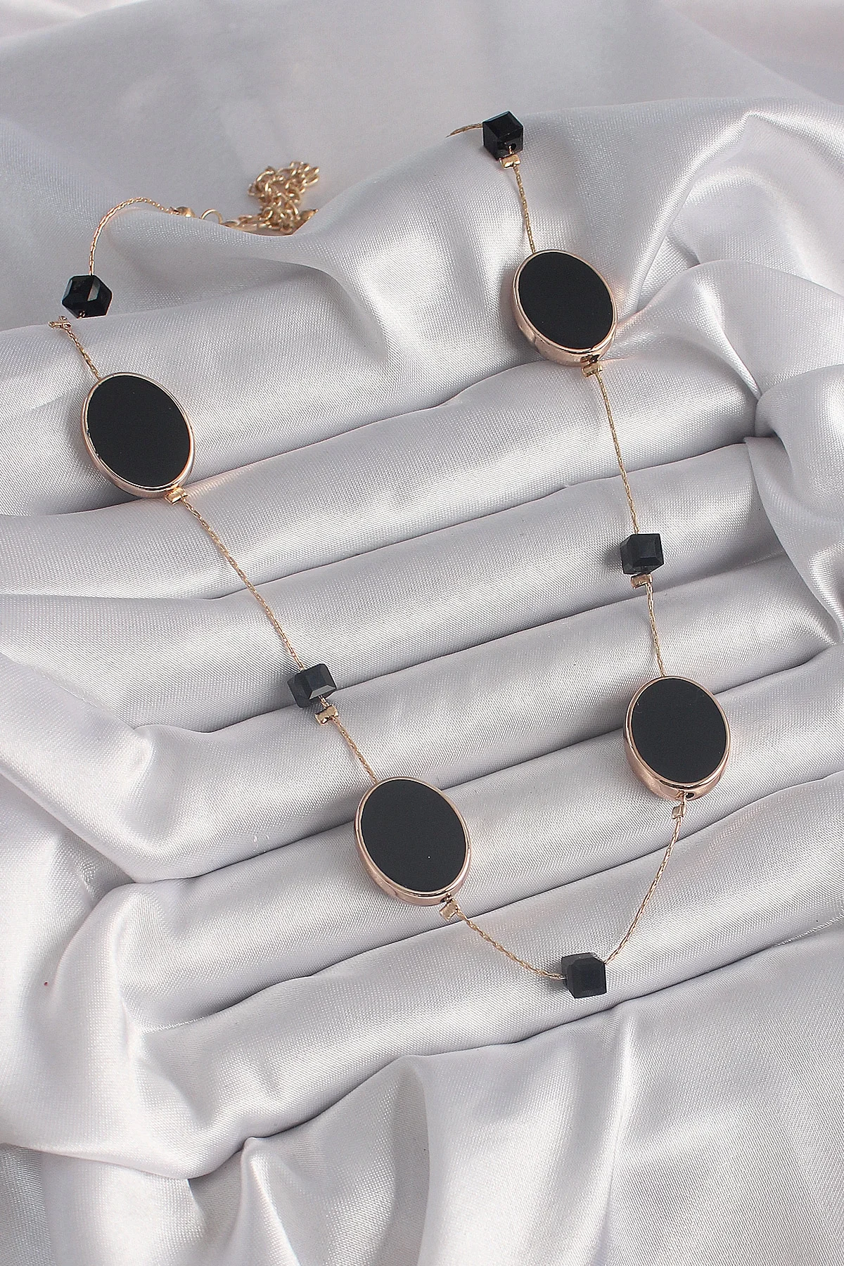 İthalat® Pirinç Gold Renk Siyah Renk Oval Siyah Küp Detay Kadın K