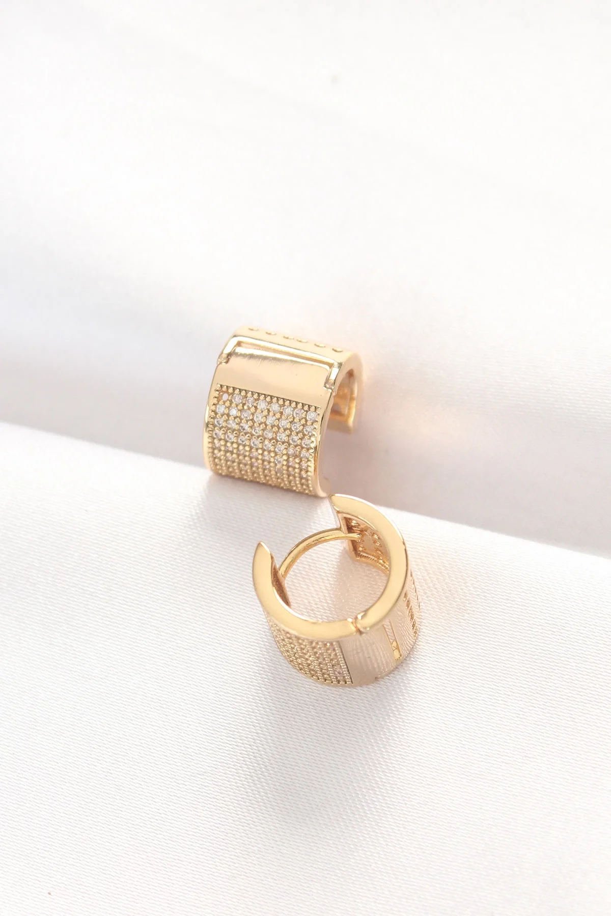 İthalat® Pirinç Gold Renk Taşlı Minimal Küpe