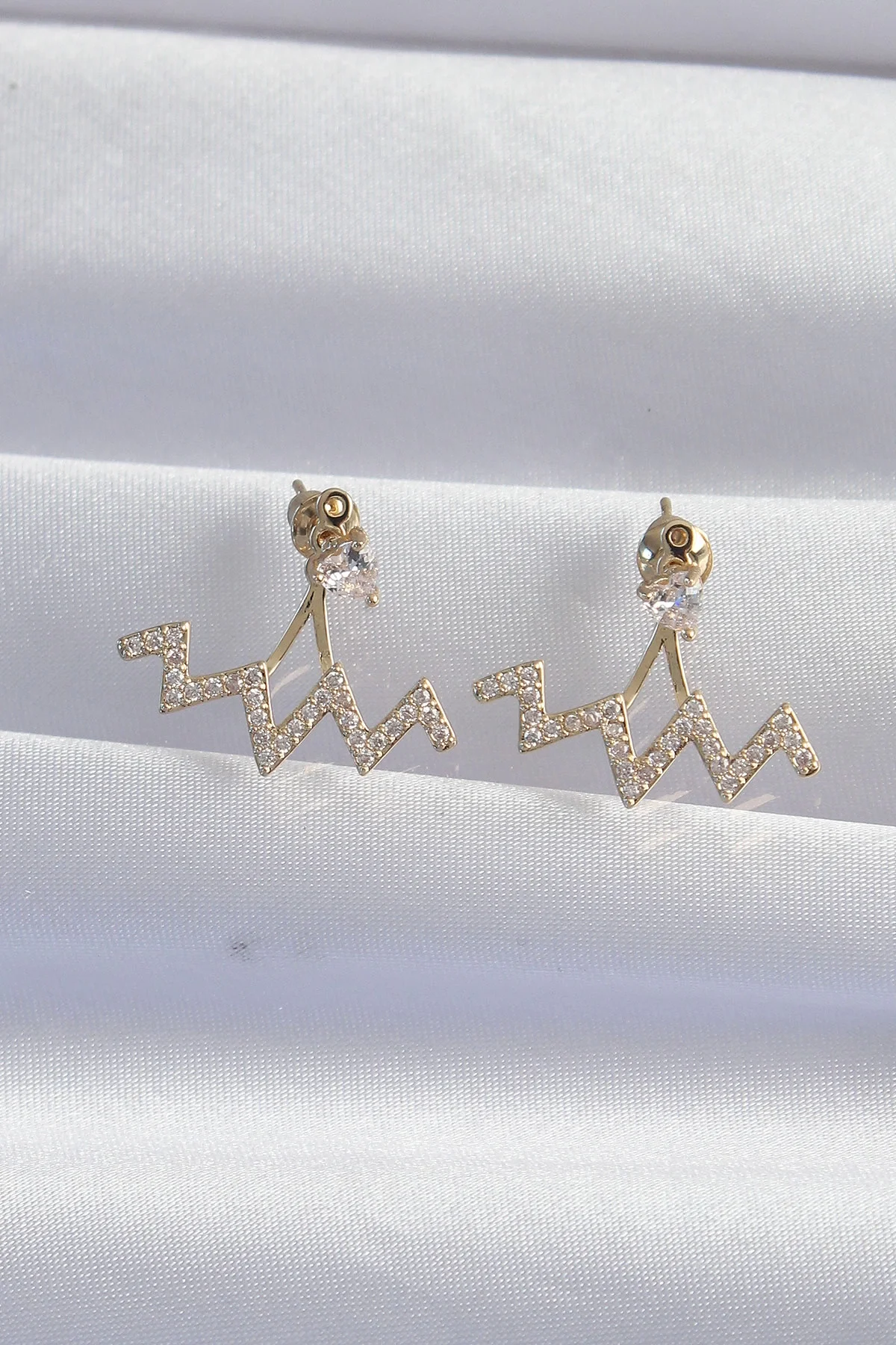 İthalat® Pirinç Gold Renk Zirkon Taşlı Zikzak Küpe