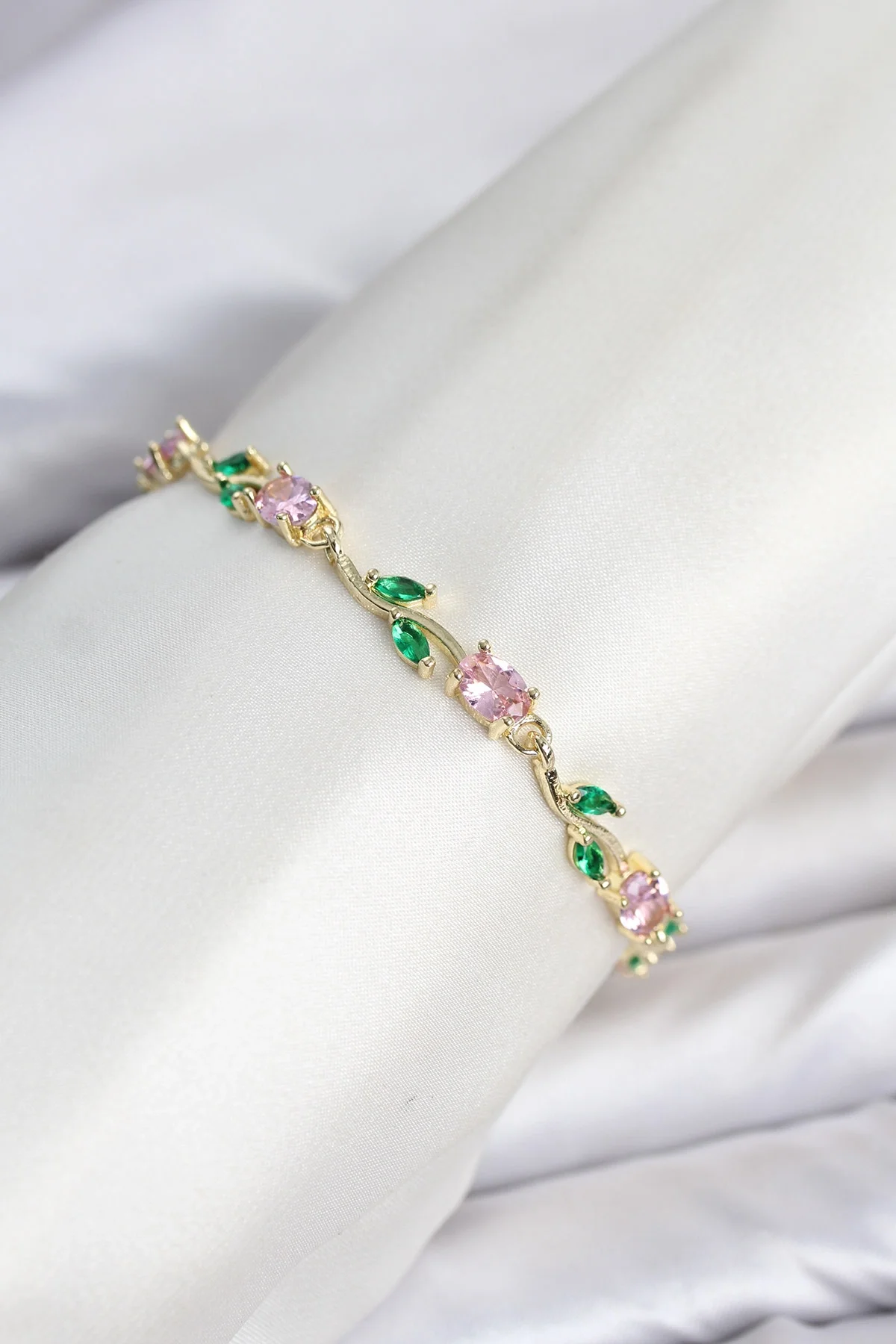 İthalat® Pirinç Gold Renk Pembe Zirkon Taşlı Çiçek Model Kadın Bileklik