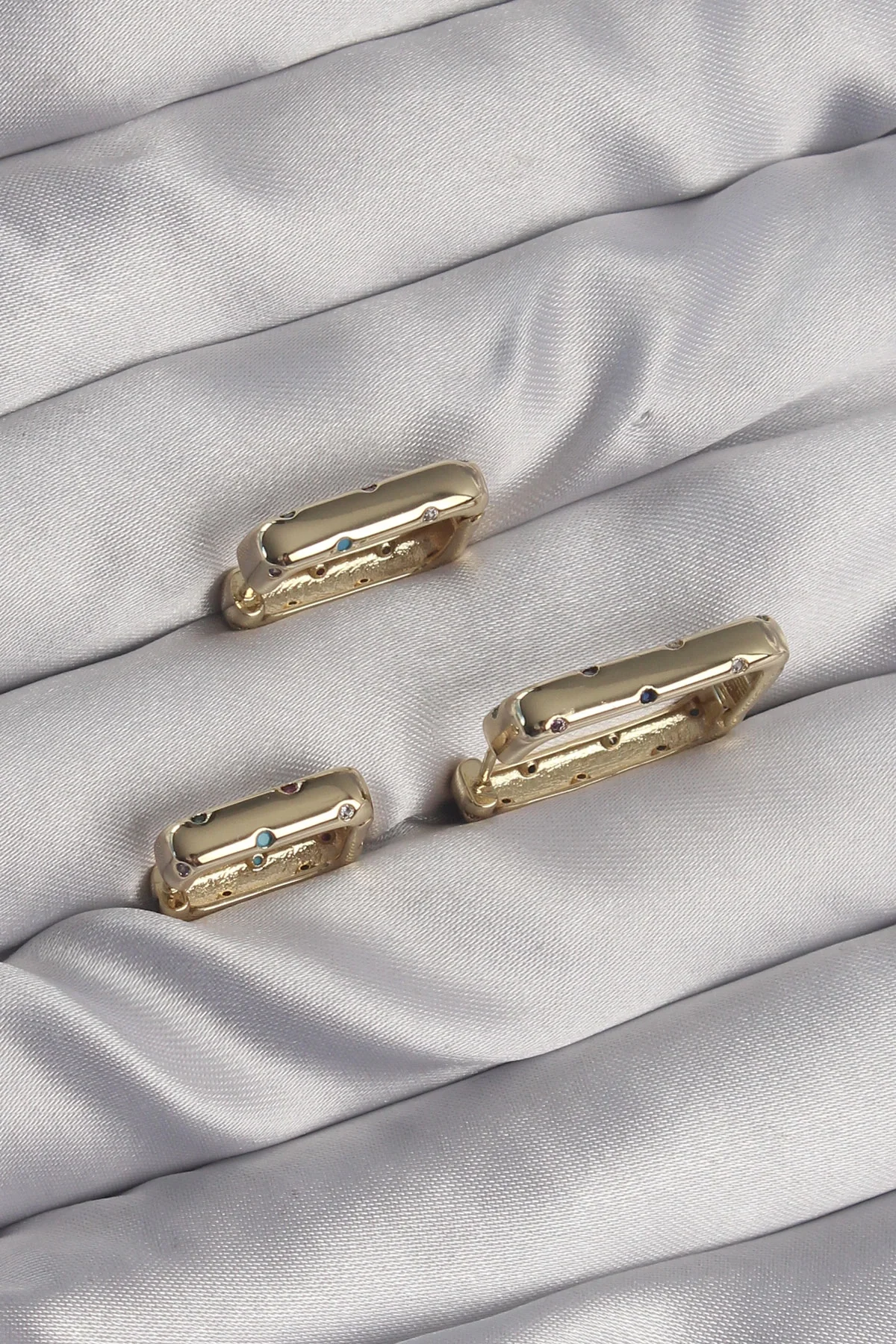 İthalat® Pirinç Gold Renk Renkli Zirkon Taşlı Kare Model Küpe Set