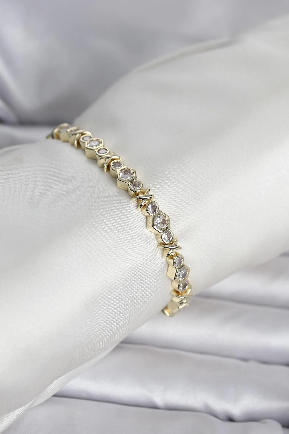 İthalat® Pirinç Gold Renk Petek Model Zirkon Taşlı Kadın Bileklik