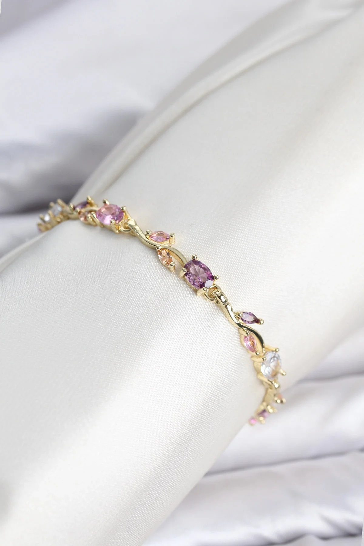 İthalat® Pirinç Gold Renk Pembe ve Mor Zirkon Taşlı Çiçek Model Kadın Bileklik