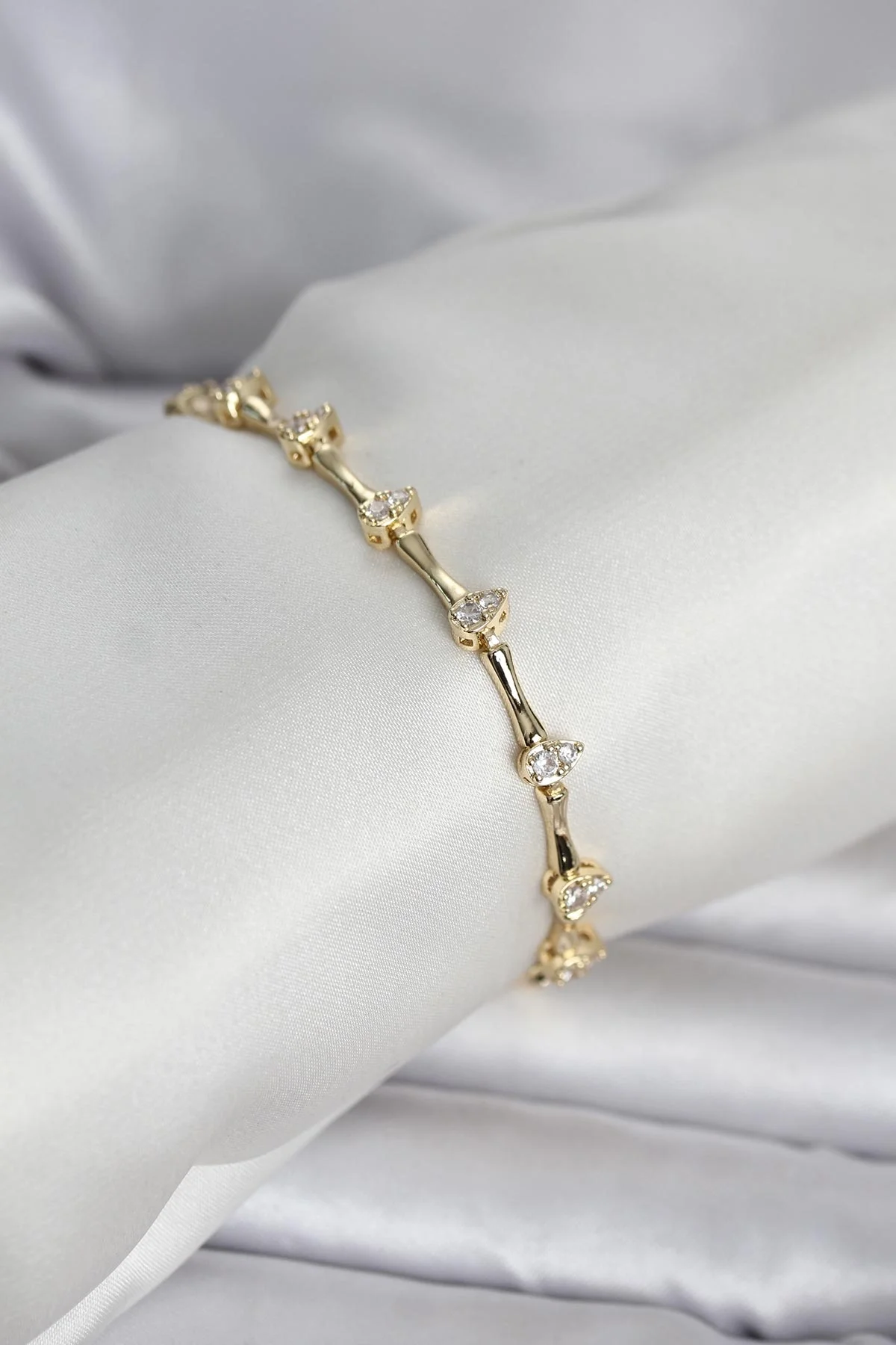 İthalat® Pirinç Gold Renk Damla Model Zirkon Taşlı Kadın Bileklik