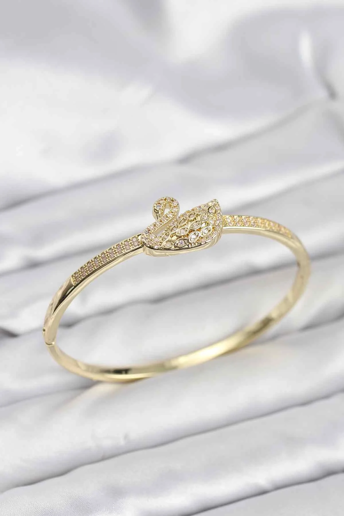 İthalat® Pirinç Gold Renk Zirkon Taşlı Kuğu Model Kadın Kelepçe Bileklik