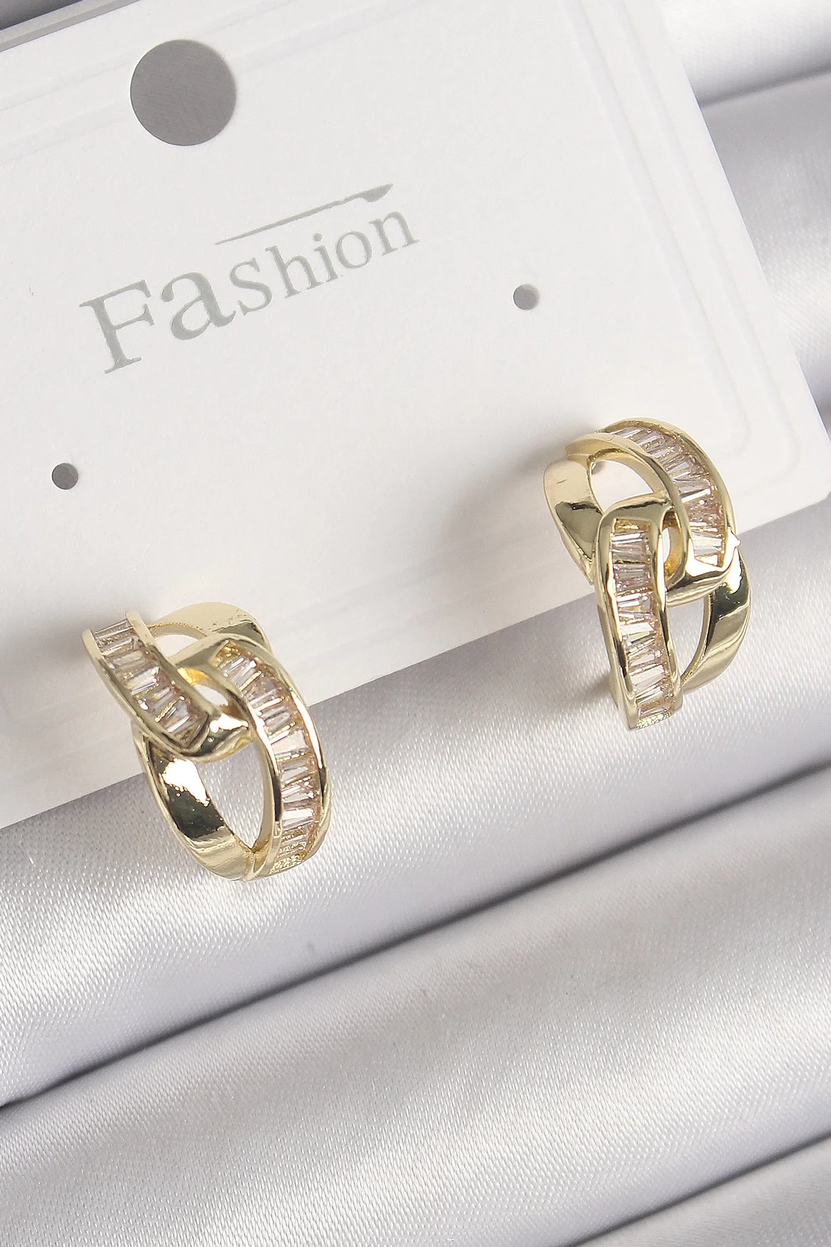 İthalat® Pirinç Gold Renk Zirkon Taşlı Zincir Model Kadın Küpe