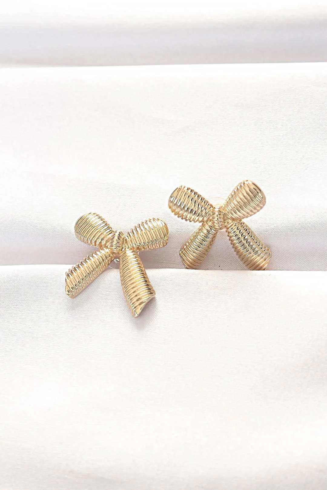 İthalat® Pirinç Gold Renk Fiyonk Küpe