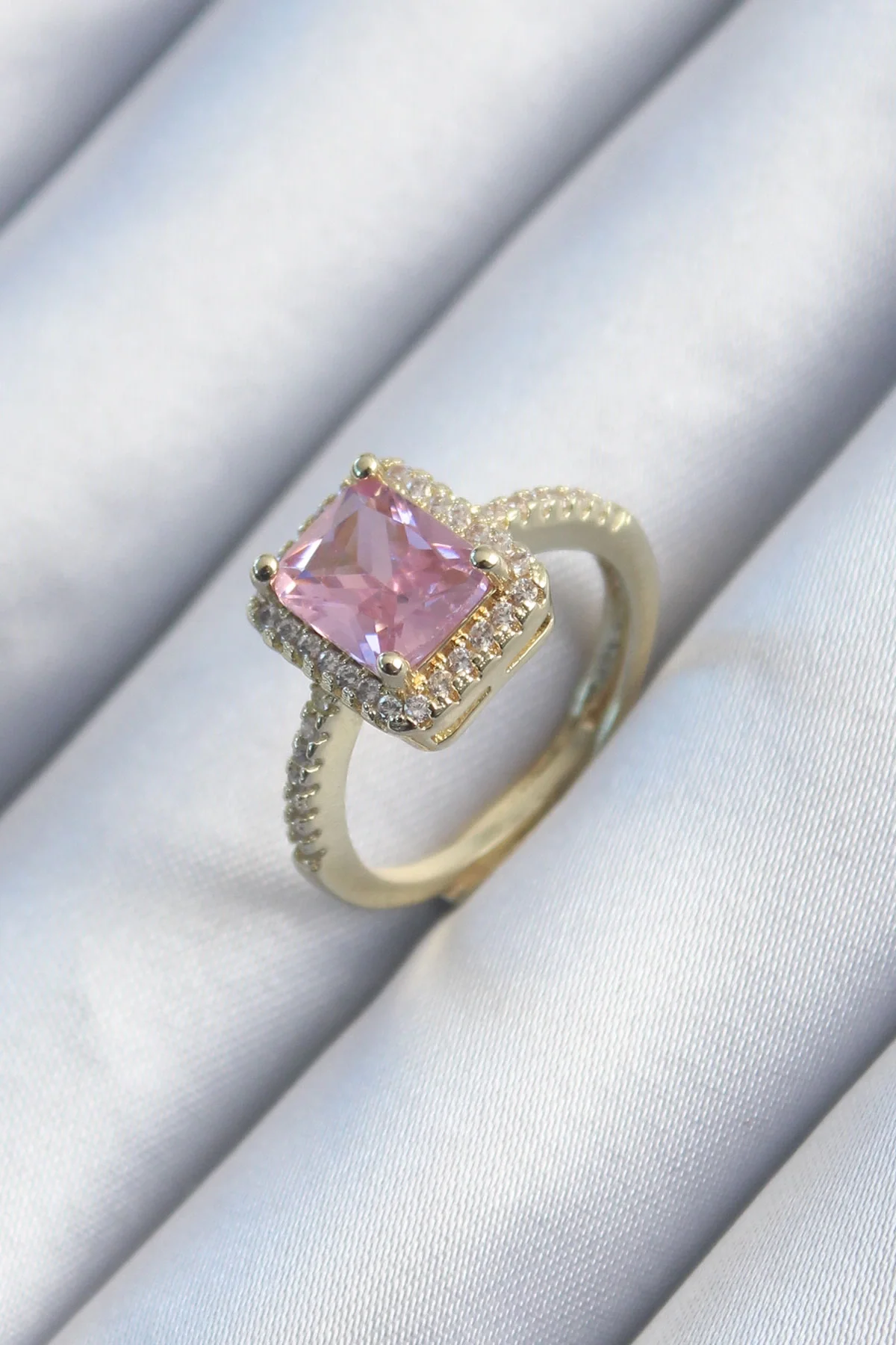İthalat® Pirinç Gold Renk Pembe Zirkon Taşlı Kadın Yüzük