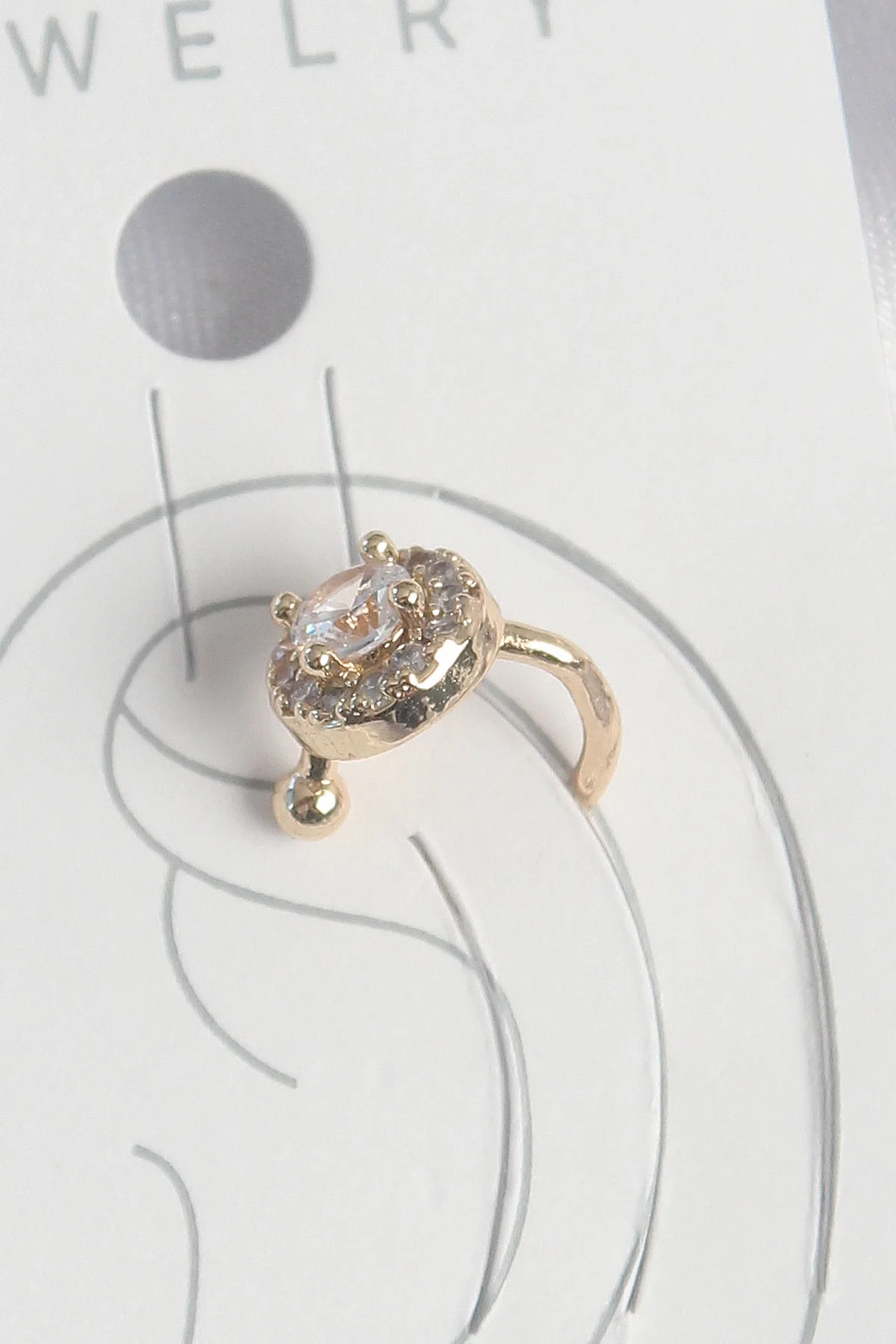 Pirinç Gold Renk Zirkon Taşlı Kadın Kıkırdak Küpe Pirinç Gold Renk Zirkon Taşlı Kadın Kıkırdak Küpe