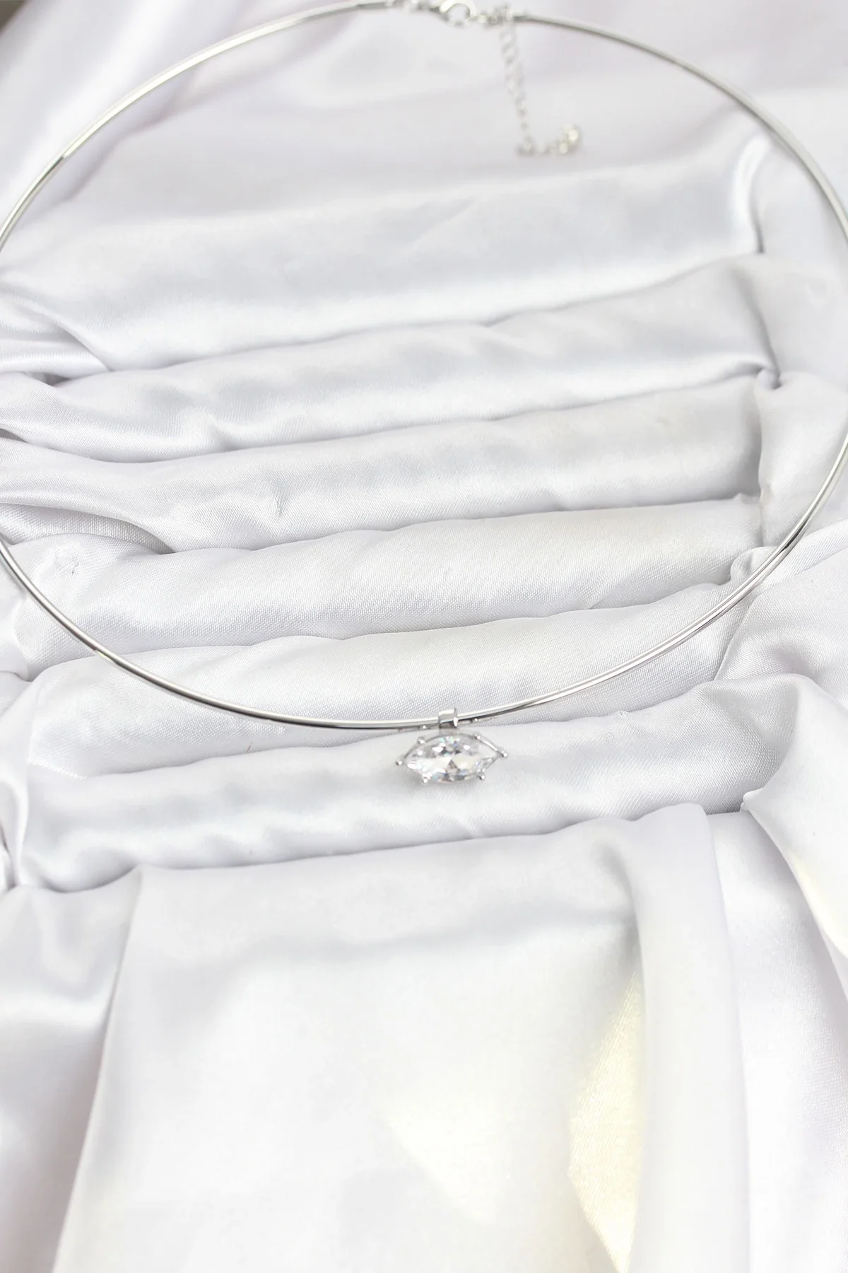 İthalat® Pirinç Gümüş Renk Choker Model Zirkon Taşlı Kadın Kolye