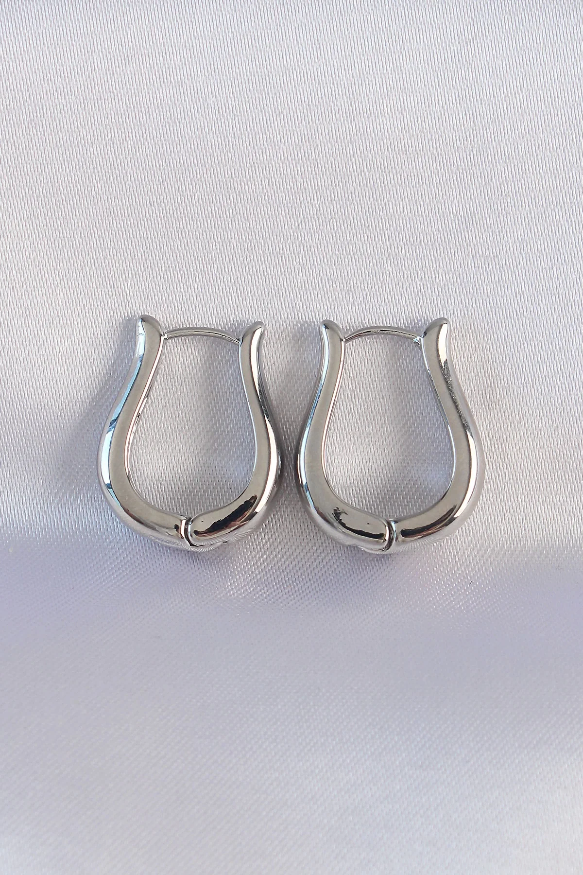 İthalat® Pirinç Gümüş Renk İçi Boş Gül Küpe