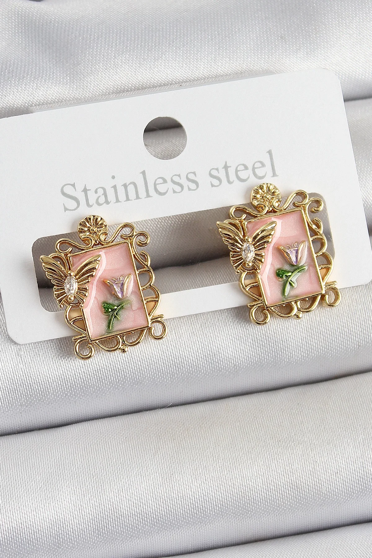 İthalat® Pirinç Pembe Mineli Sanatsal Portre Model Gold Renk Kadın Küpe