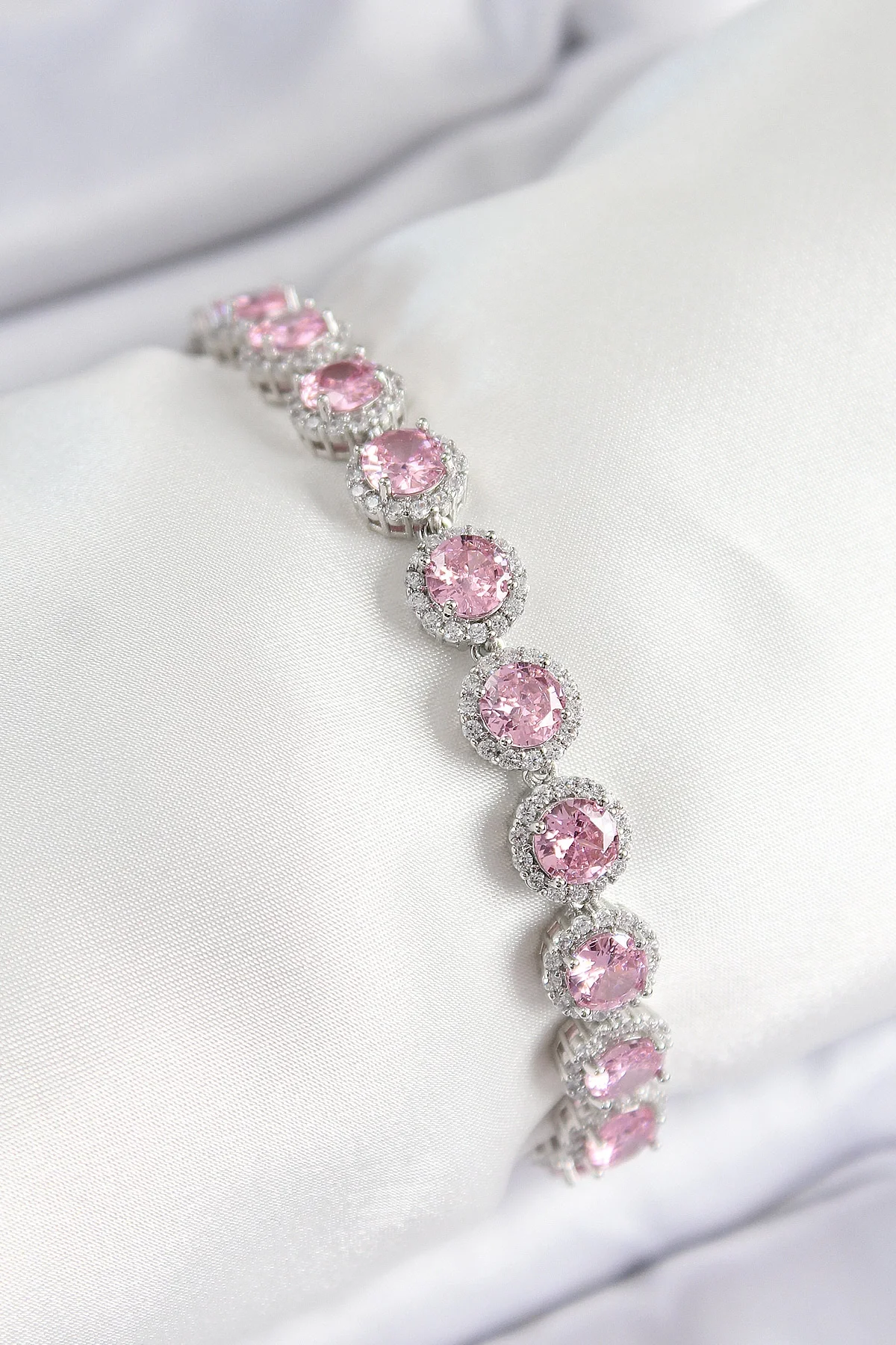 İthalat® Pirinç Pembe Zirkon Taşlı Daire Baget Model Gümüş Renk VIP Seri Kadın Bileklik