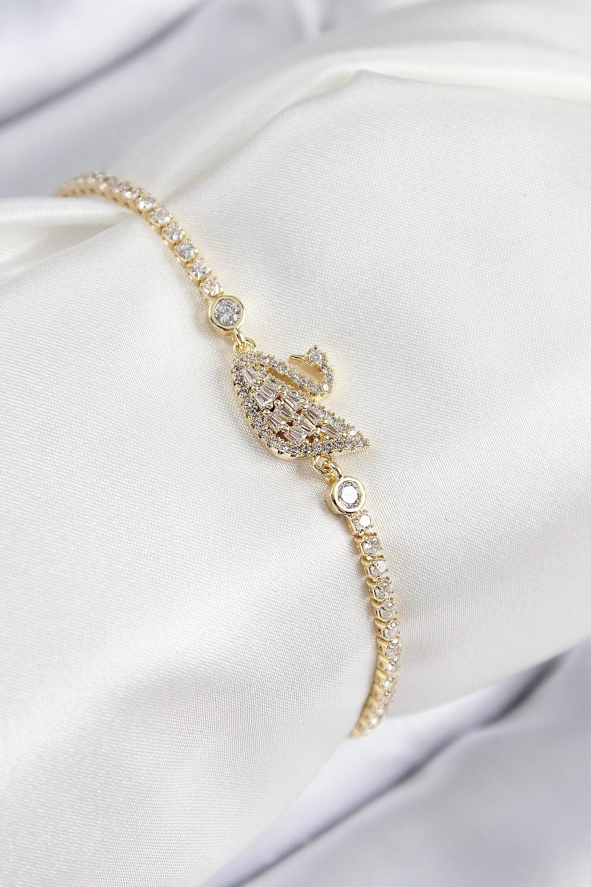 İthalat® Pirinç Zirkon Taşlı Kuğu Model Gold Renk Kadın Bileklik