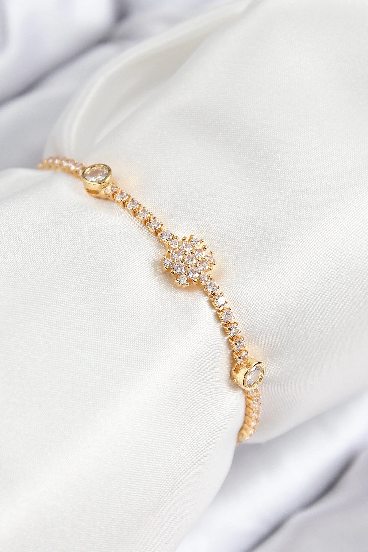 İthalat® Pirinç Zirkon Taşlı Kar Tanesi Model Gold Renk Asansörlü Kadın Bileklik