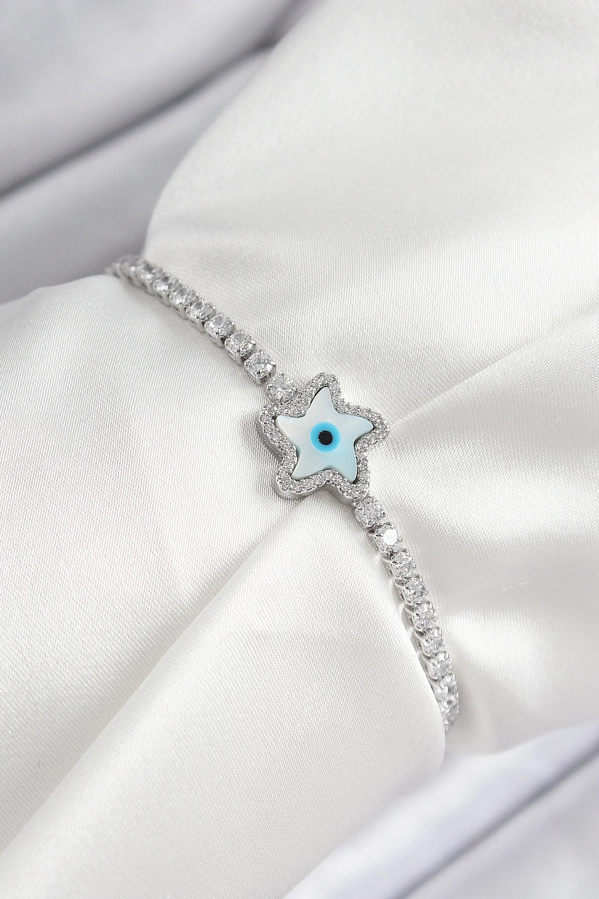İthalat® Pirinç Zirkon Taşlı Nazar Yıldız Model Gümüş Renk Asansörlü Kadın Bileklik