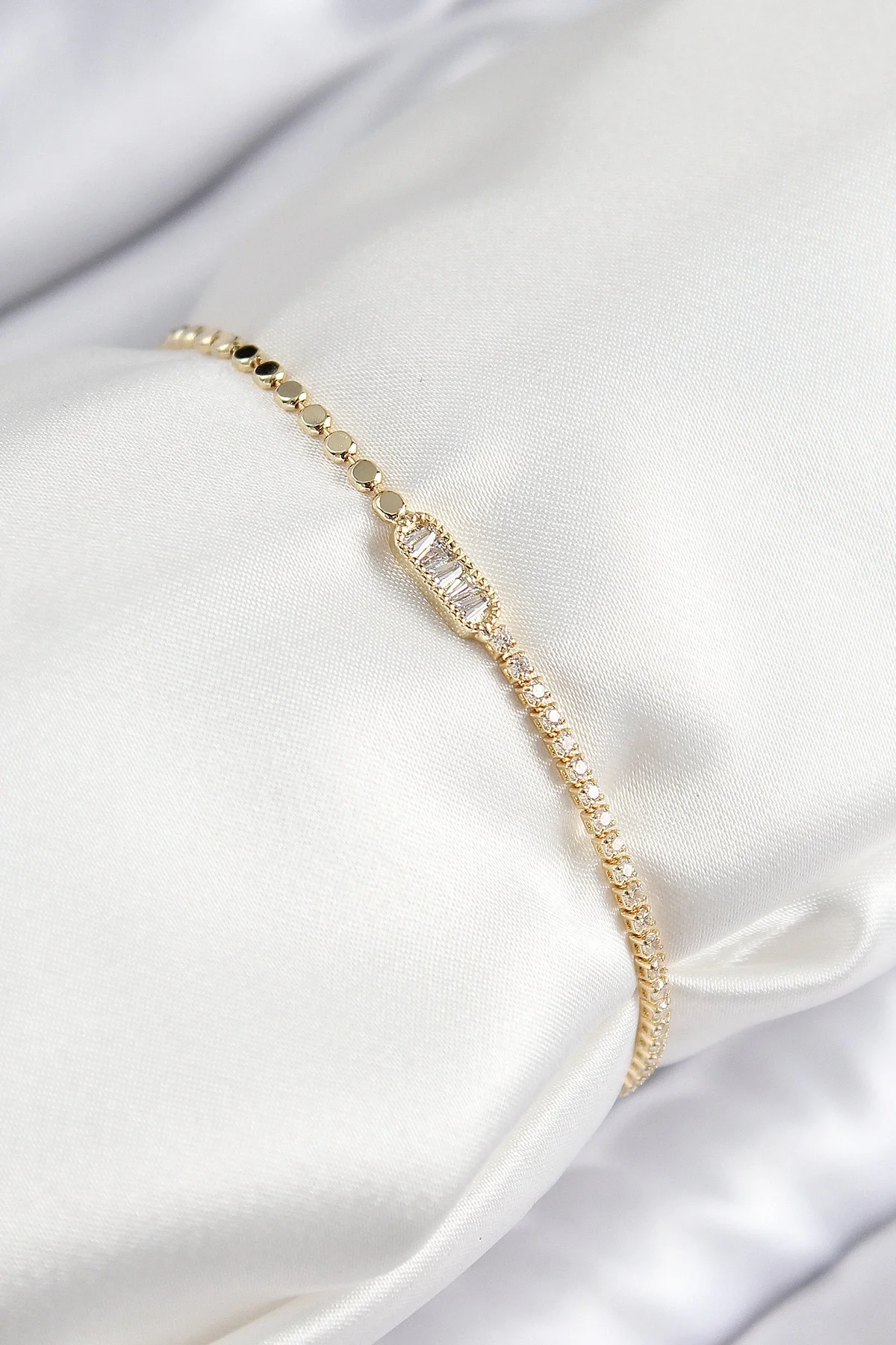 İthalat® Pirinç Zirkon Taşlı Dikdörtgen Model Ezme Zincir Gold Renk Kadın Bileklik