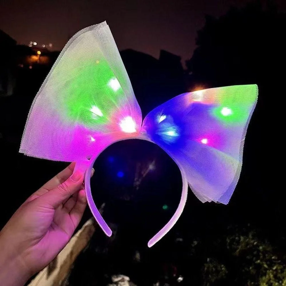 Rengarenk Led Işıklı Fiyonk Şekilli Tül Parti Tacı Beyaz Renk 25x25 cm Rengarenk Led Işıklı Fiyonk Şekilli Tül Parti Tacı Beyaz Renk 25x25 cm Fiyatı, Yorumları ve Özellikleri