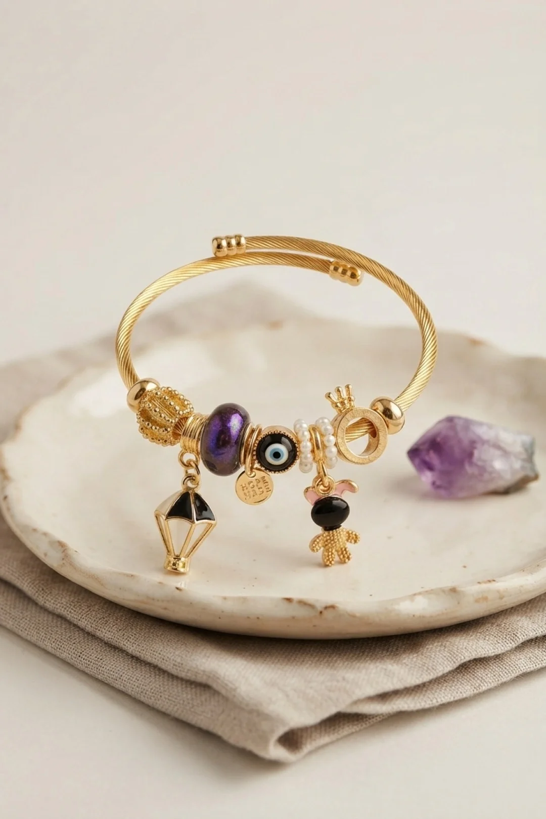 İthalat® Siyah Uçan Model Charmlı Gold Renk Bileklik