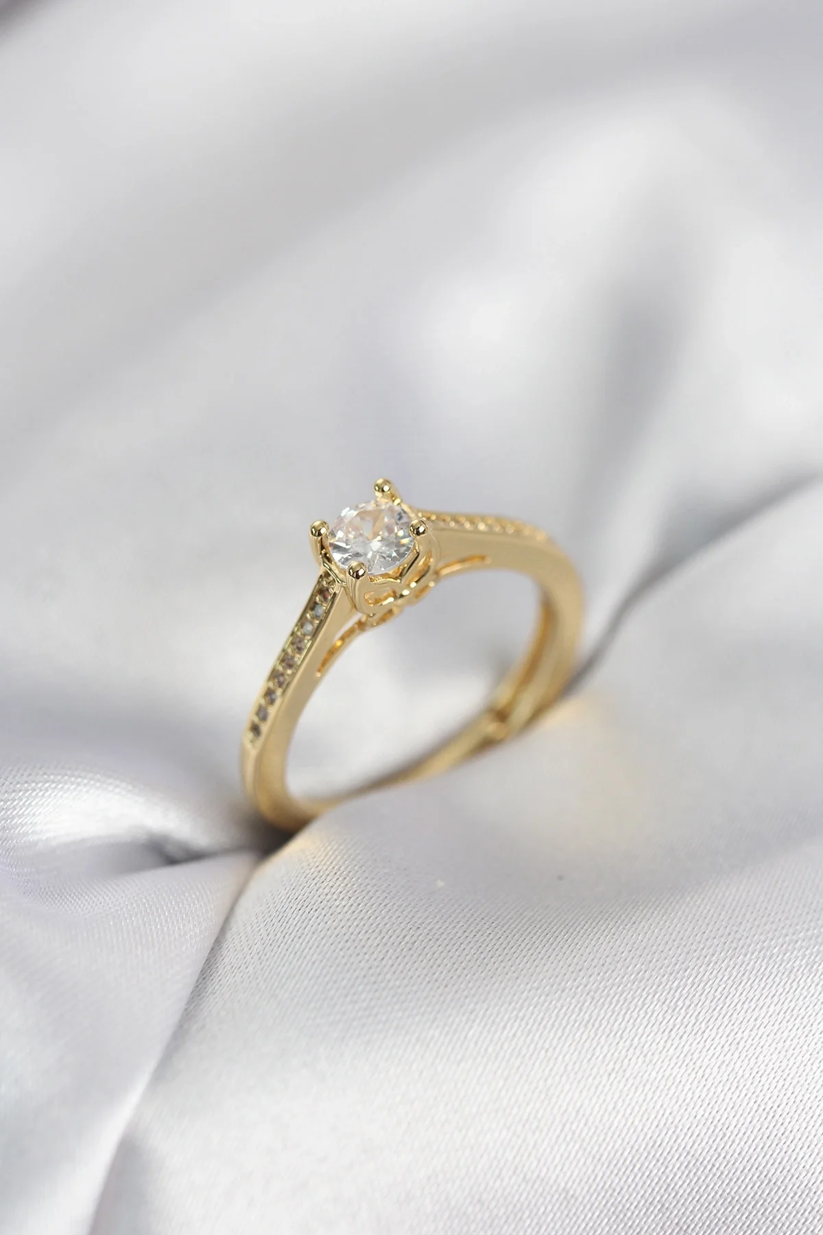 İthalat® Tek Taş Gold Renk Zirkon Taşlı Model Kadın Yüzük