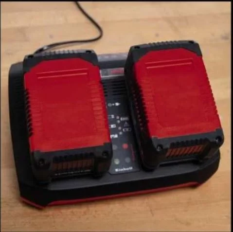 İthalat®   Twincharger 2X3,0 Ah Akü ve Şarj Aleti