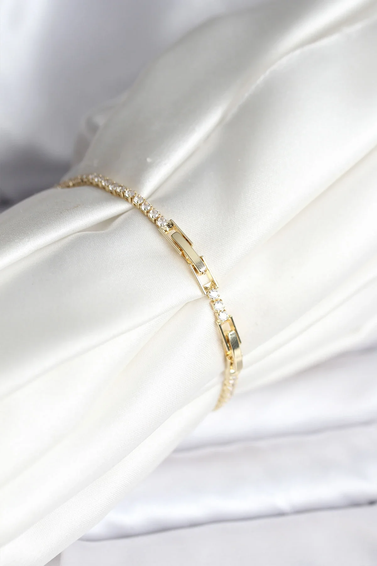 İthalat® Yıldız Model Zirkon Taşlı Gold Renk Pirinç Su Yolu Kadın Bileklik