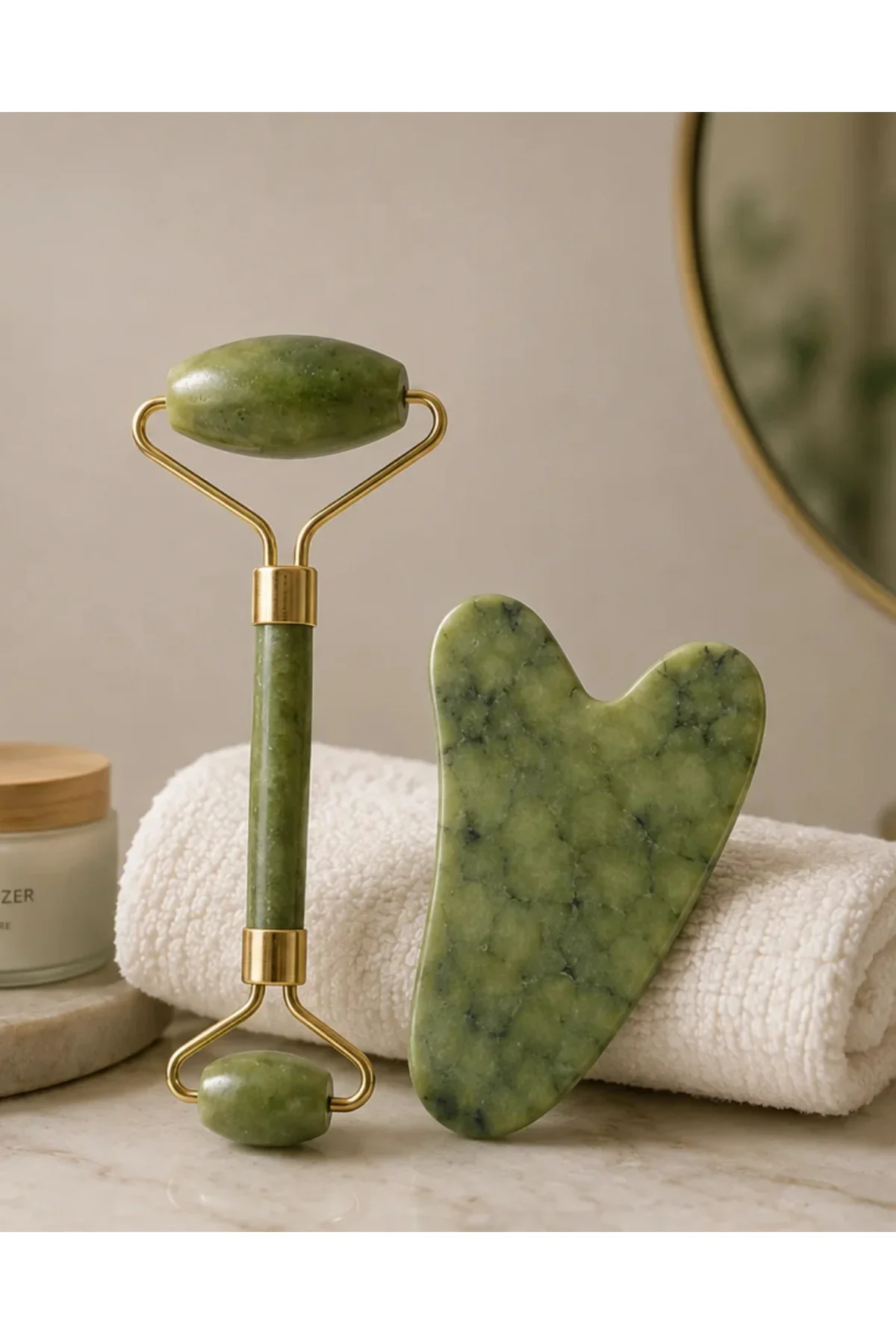 Jade Roller ve Gua Sha Taşı Yüz Bakım Masaj Seti Jade Roller ve Gua Sha Taşı Yüz Bakım Masaj Seti