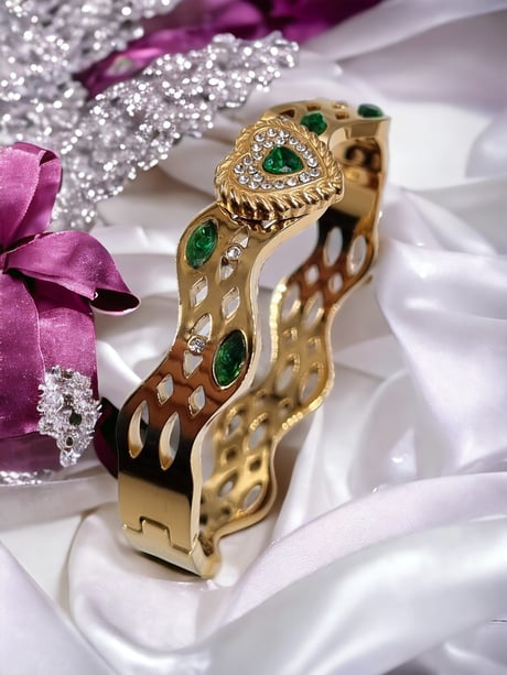 Jade'm Gold  Paslanmaz Çelik Zirkon Taşli Kelepçe