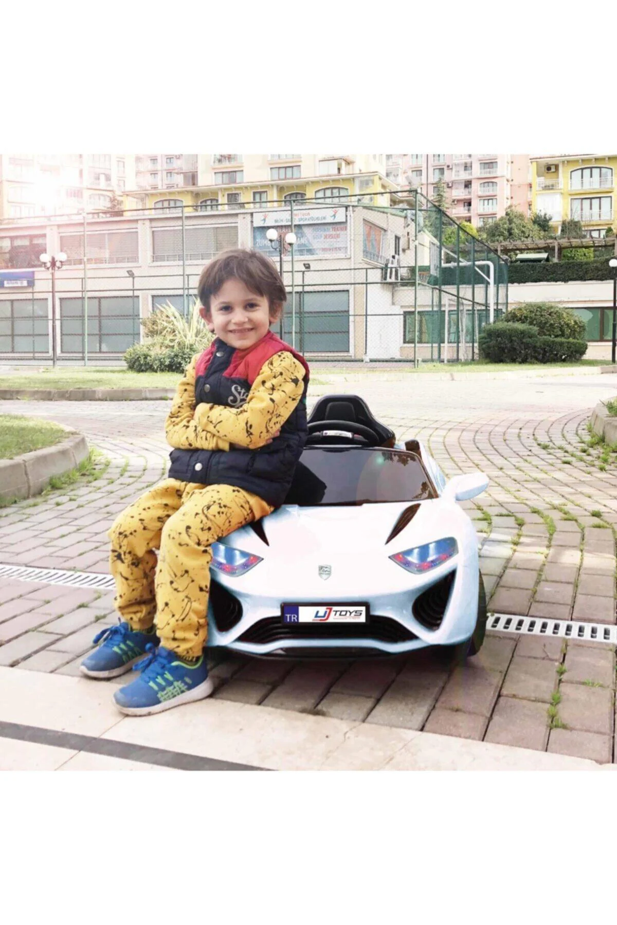 Jagor Uzaktan Kumandalı Akülü Araba 12v-beyaz