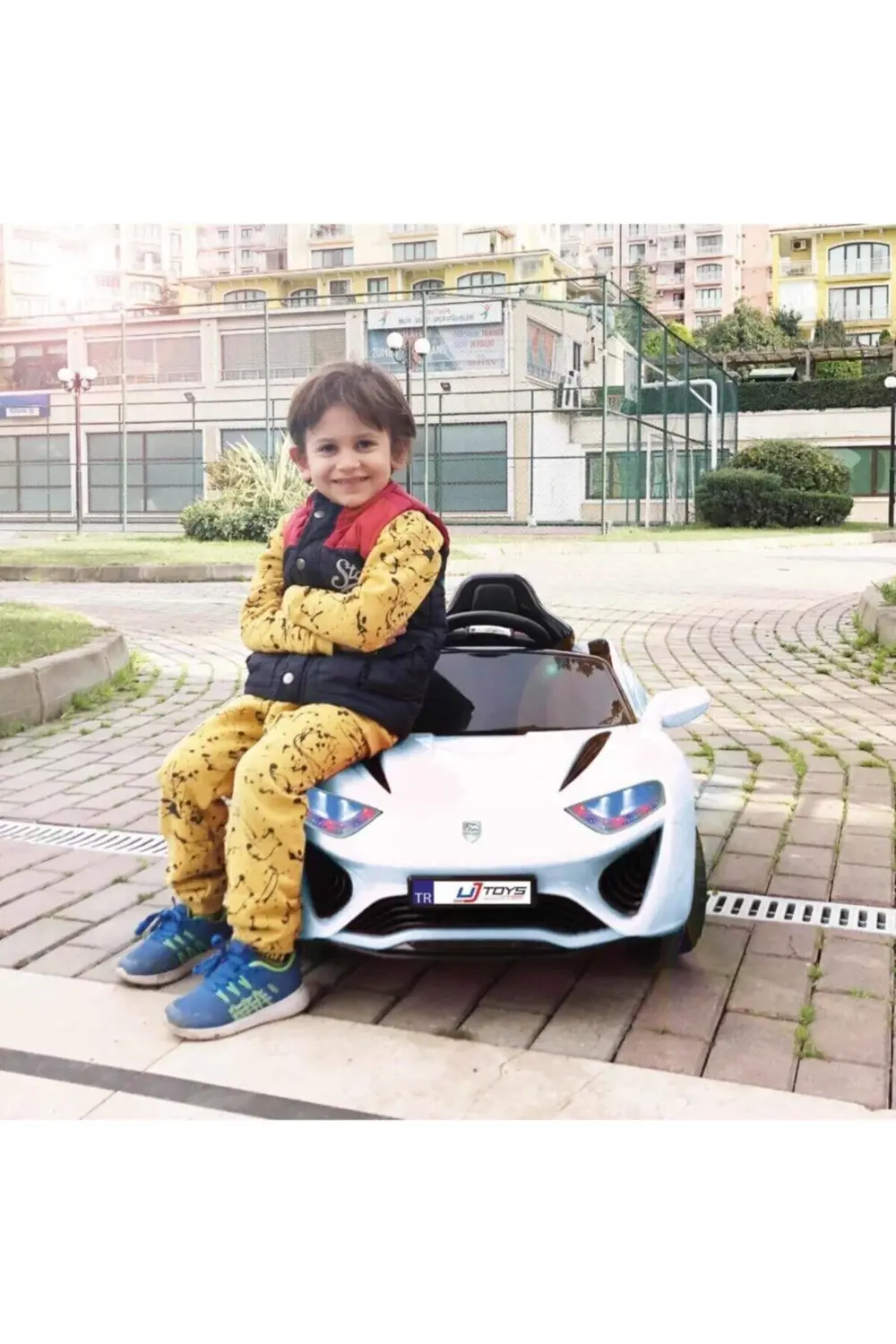 Jagor Uzaktan Kumandalı Akülü Araba 12v-beyaz