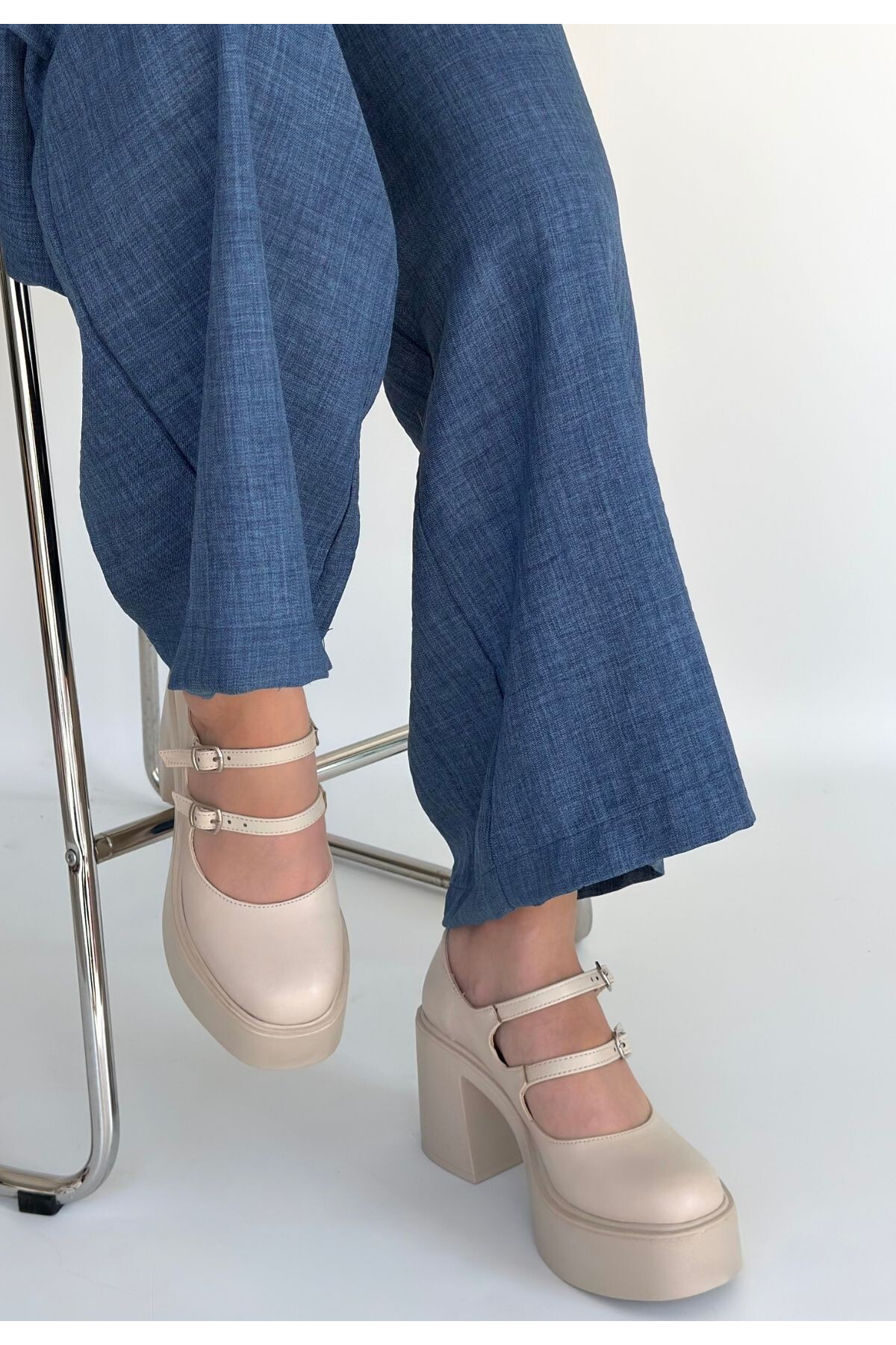 Jarlo Bej Cilt Dolgu Topuk Ayakkabı - Lisinya