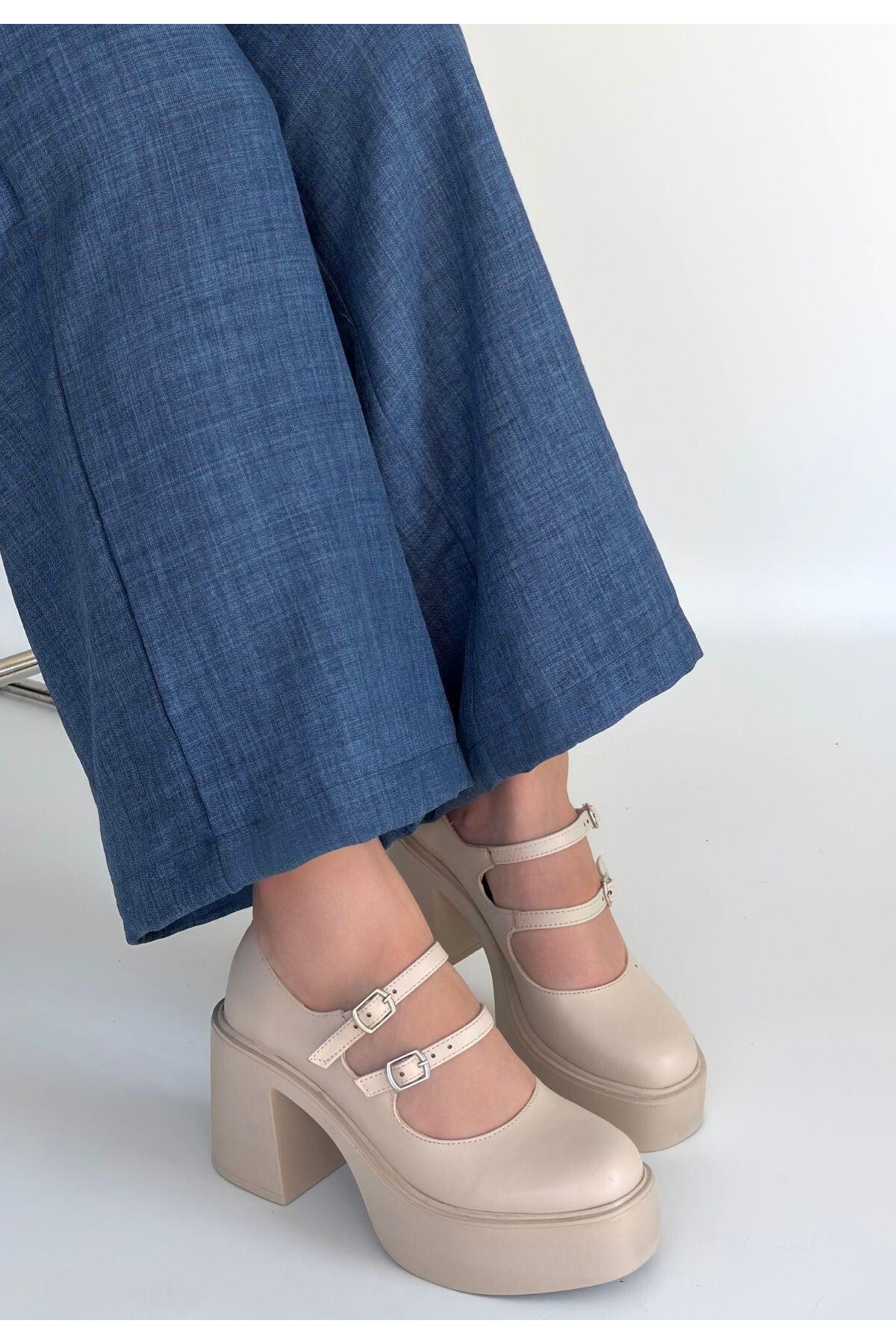 Jarlo Bej Cilt Dolgu Topuk Ayakkabı - Lisinya
