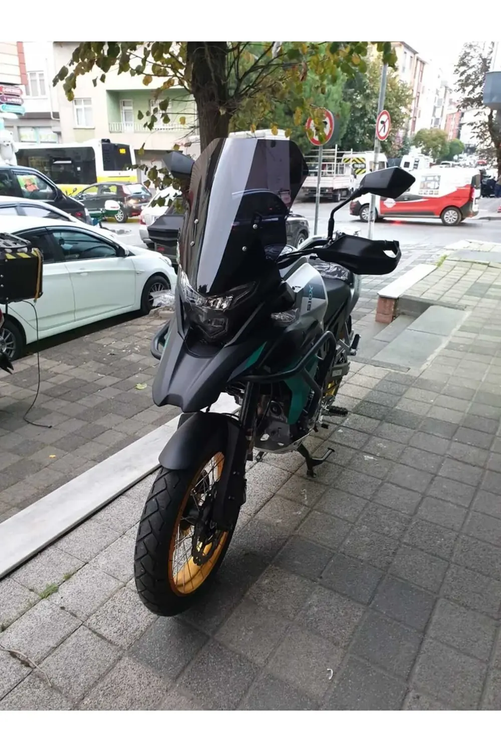 Java RVM 500 Ön Cam 2021-2025 Model 53cm Siyah Renkli 4mm Java RVM 500 Ön Cam 2021-2025 Model 53cm Siyah Renkli 4mm