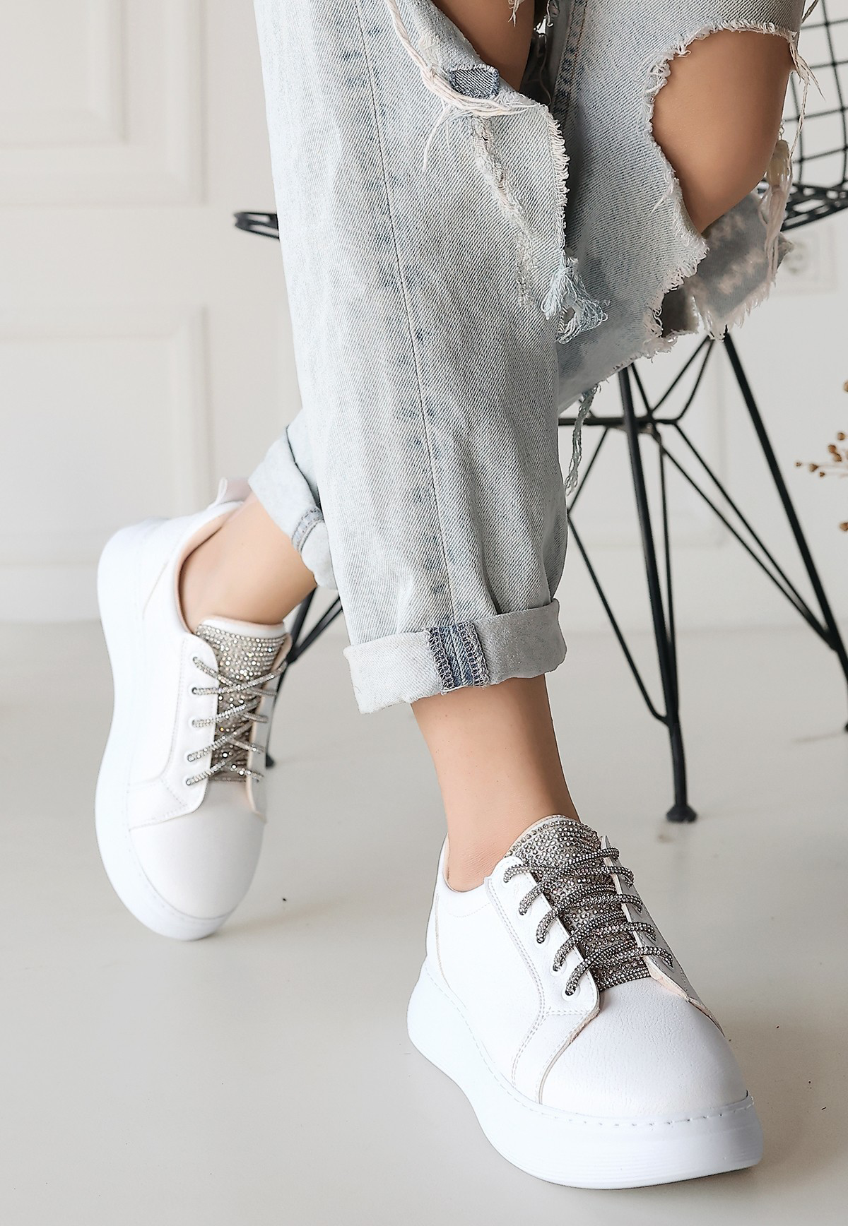 Jiana Beyaz Cilt Bağcıklı Spor Ayakkabı Jiana Beyaz Cilt Bağcıklı Spor Ayakkabı