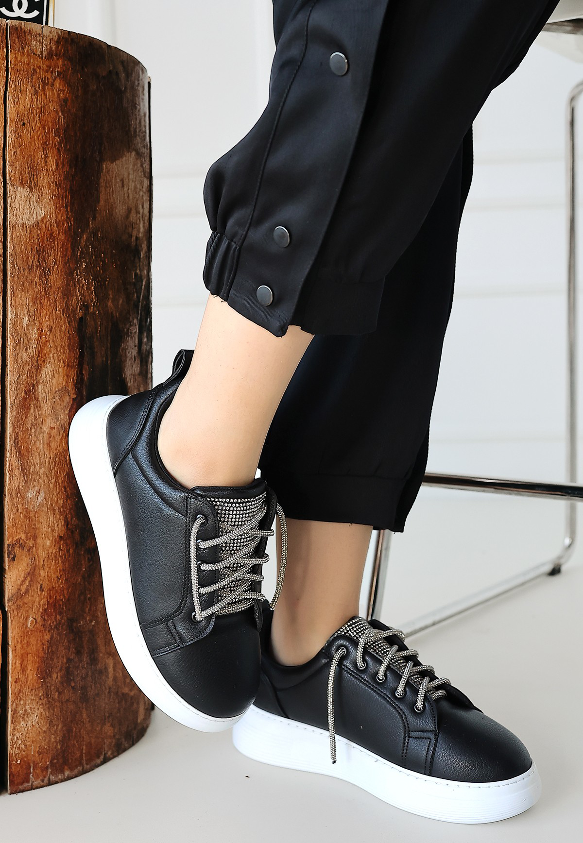 Jiana Siyah Cilt Bağcıklı Spor Ayakkabı Jiana Siyah Cilt Bağcıklı Spor Ayakkabı