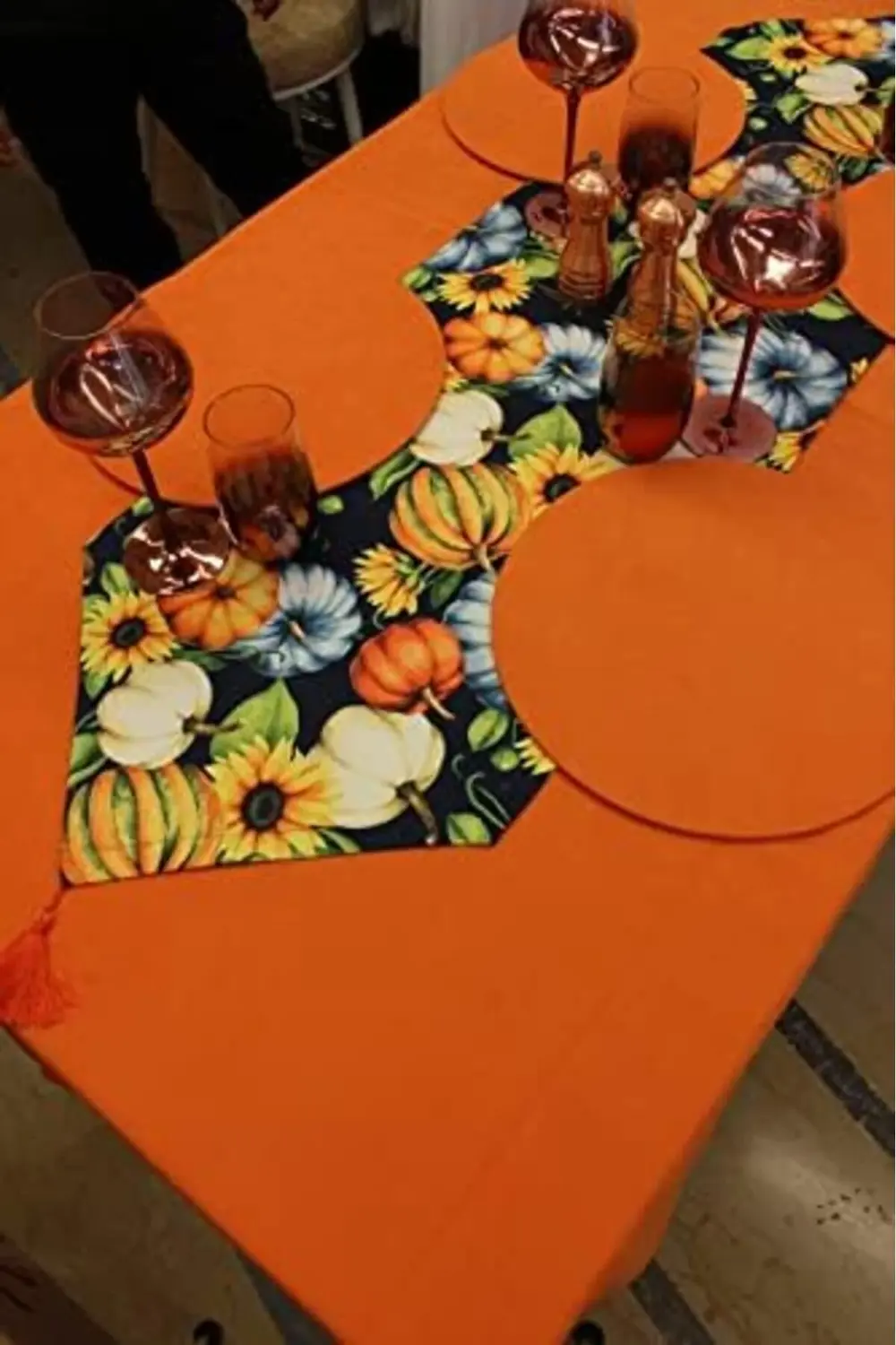 Kabağı Desenli Siyah Arka Plan Baskılı Runner Servis 40x150 cm 11