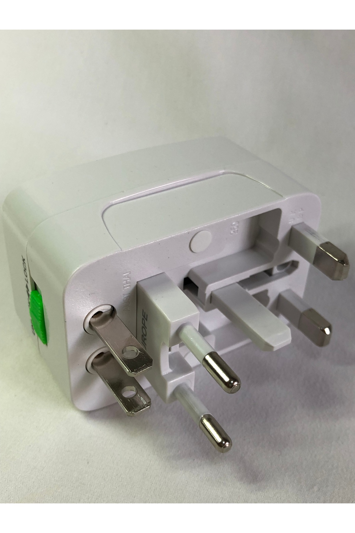 Kabe Seyahatleri İçin Güvenli Seyahat Adaptörü – Tüm Elektronik C