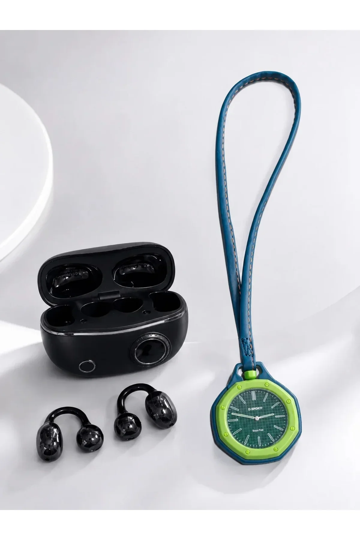 Kablosuz Kulaklık ve Yeşil Askılı Çanta Charm Saat Seti Şarj Kutulu Bluetooth Kulaklık Kablosuz Kulaklık ve Yeşil Askılı Çanta Charm Saat Seti Şarj Kutulu Bluetooth Kulaklık