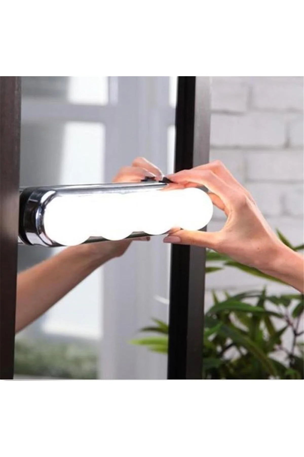 Kablosuz Parlak Banyo Stüdyo Makyaj Aynası Işığı Pilli Vantuzlu Taşınabilir 4 Led Ampul Kablosuz Parlak Banyo Stüdyo Makyaj Aynası Işığı Pilli Vantuzlu Taşınabilir 4 Led Ampul - Görsel 2
