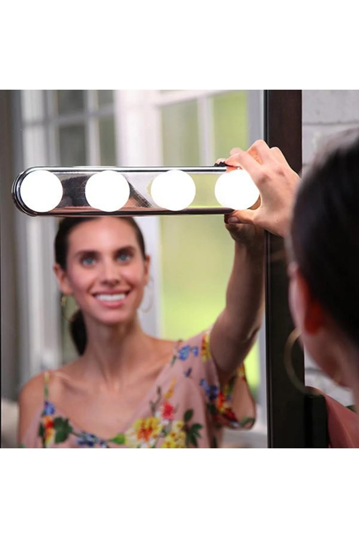 Kablosuz Parlak Banyo Stüdyo Makyaj Aynası Işığı Pilli Vantuzlu Taşınabilir 4 Led Ampul Kablosuz Parlak Banyo Stüdyo Makyaj Aynası Işığı Pilli Vantuzlu Taşınabilir 4 Led Ampul