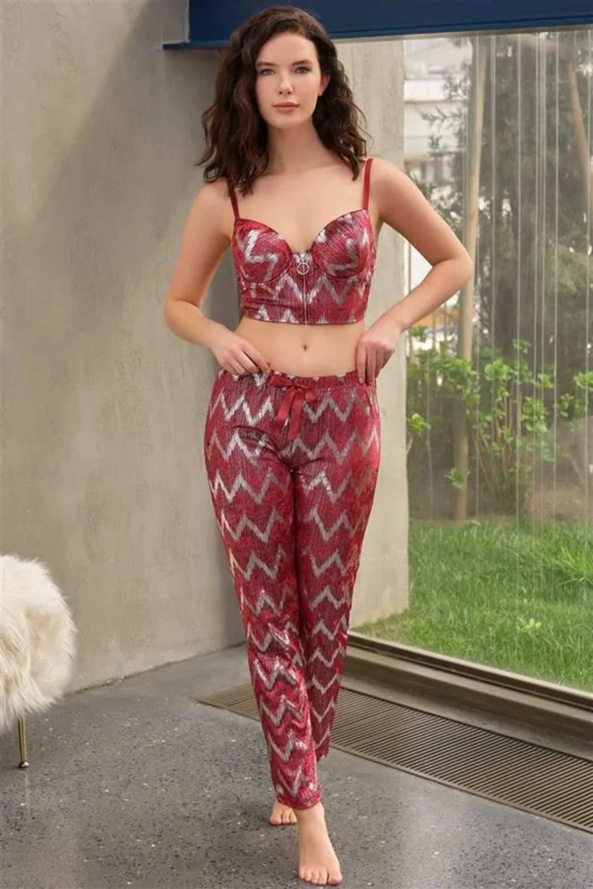 Kadife Balenli Destekli Dolgulu Parlak Baskılı Fermuar Detaylı Büstiyer ve Pantolon Pijama Takımı Fiyatı, Yorumları ve Özellikleri