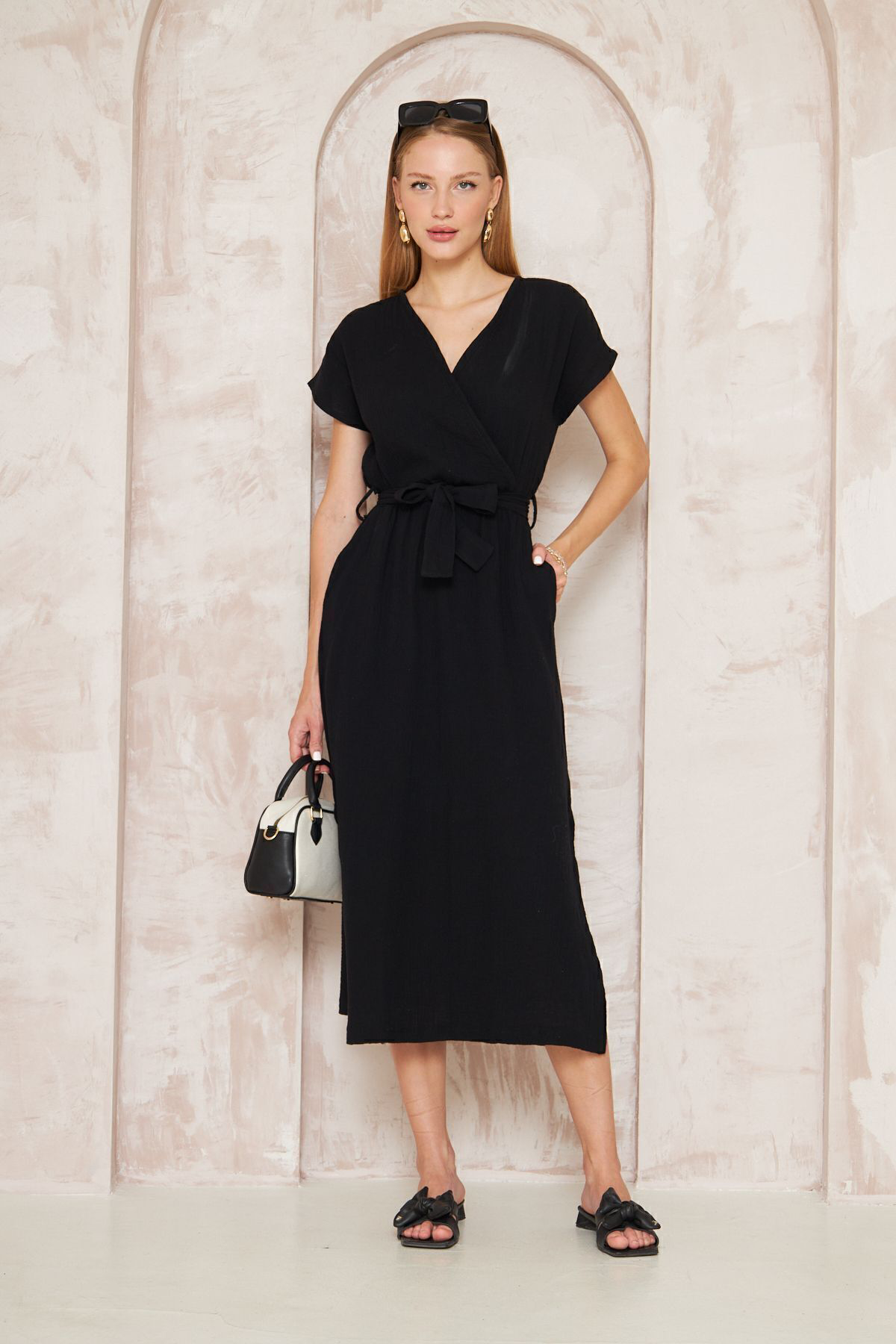 Pasaklı Giyim Kadın %100 Müslin Siyah Pamuk Yırtmaçlı Kruvaze Beli Kuşaklı Sala