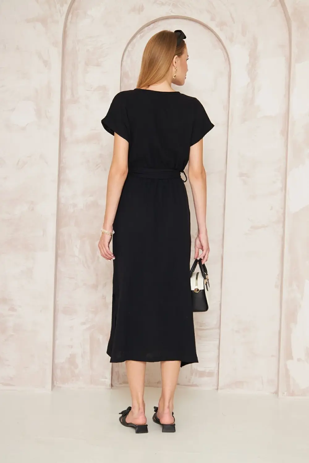 Kadın %100 Müslin Siyah Pamuk Yırtmaçlı Kruvaze Beli Kuşaklı Sala