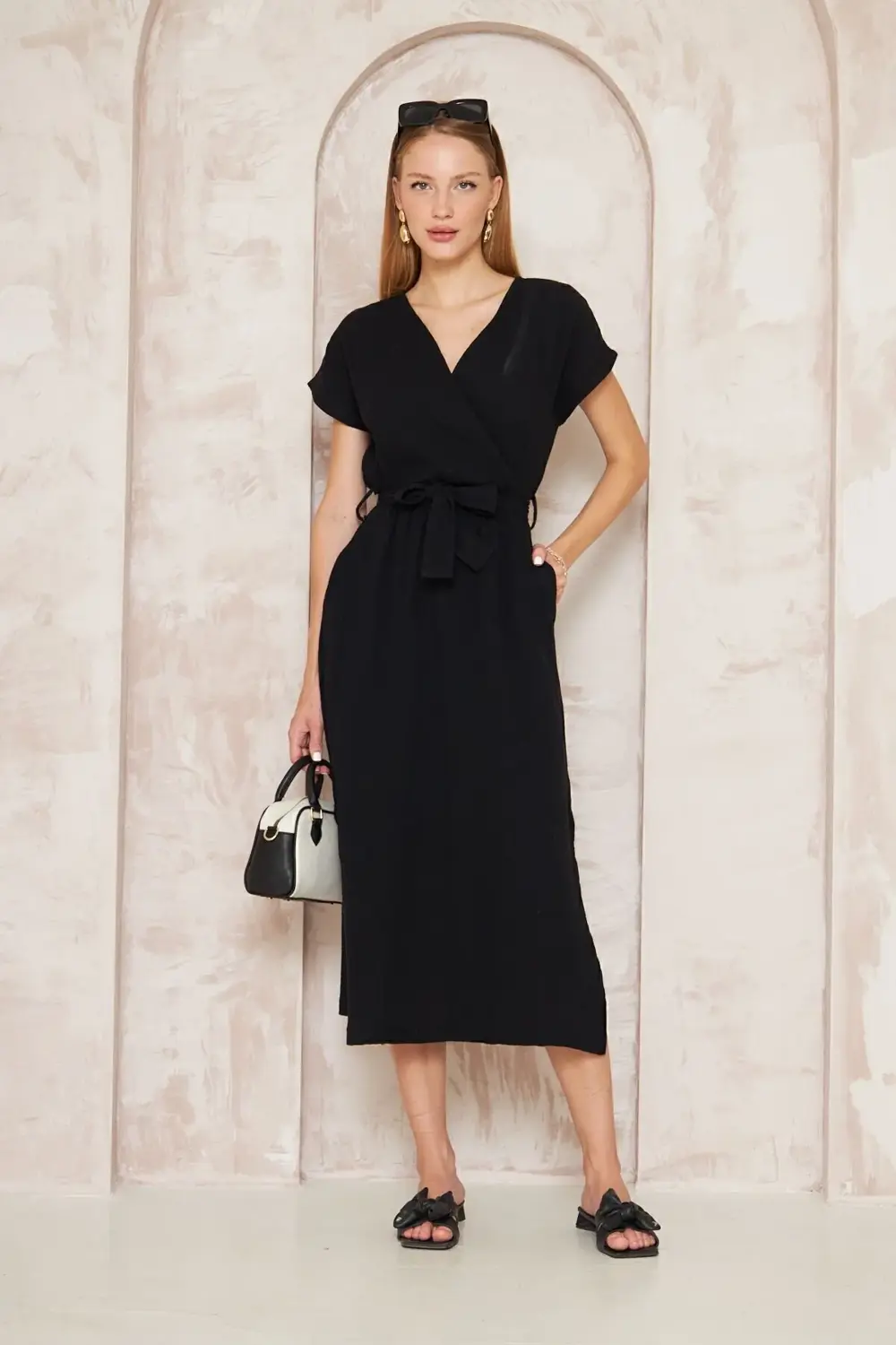 Kadın %100 Müslin Siyah Pamuk Yırtmaçlı Kruvaze Beli Kuşaklı Sala