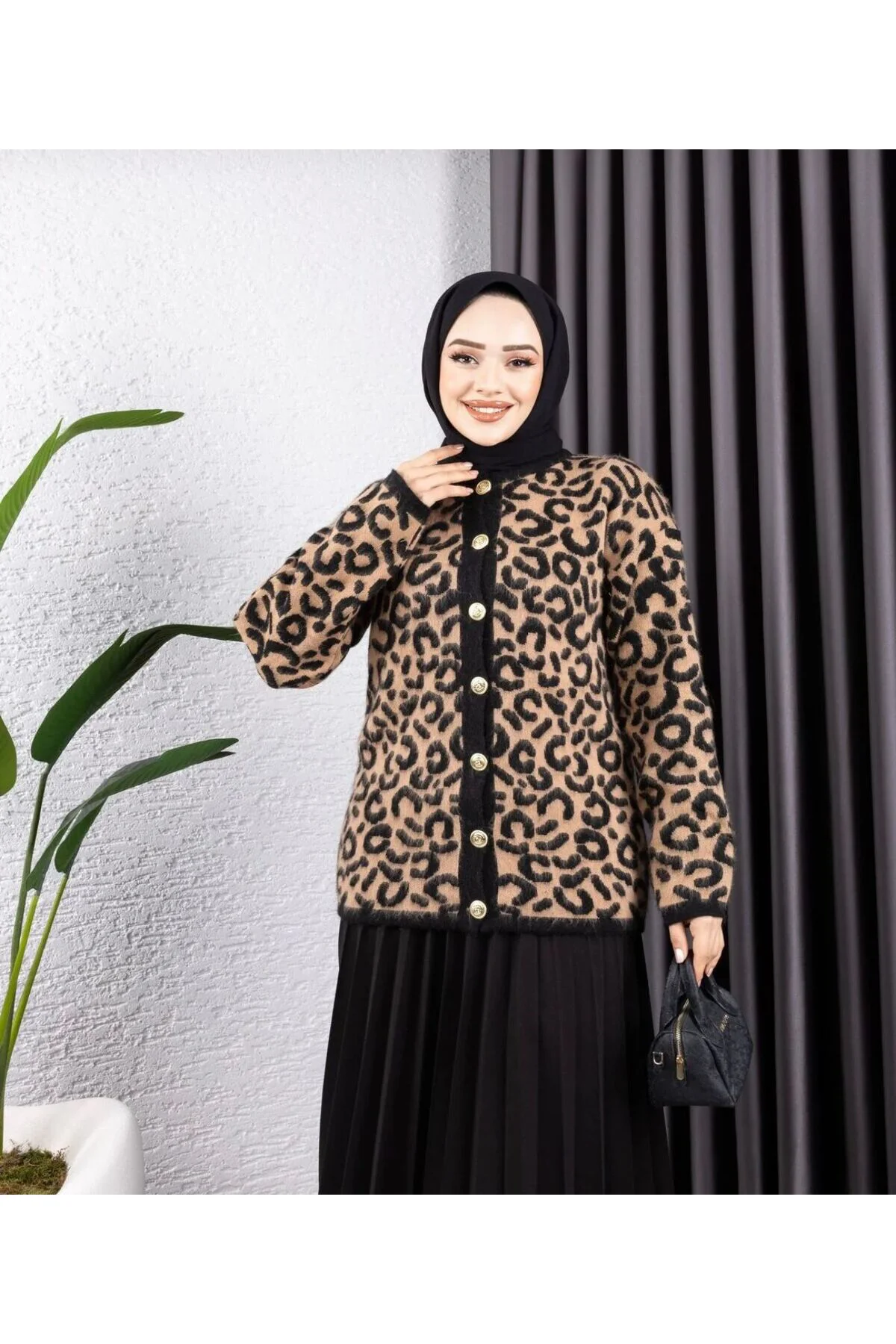 Kadın 38-42 Beden Uyumlu Şardonlu ve Önü Gold Düğmeli Ve Leopar D