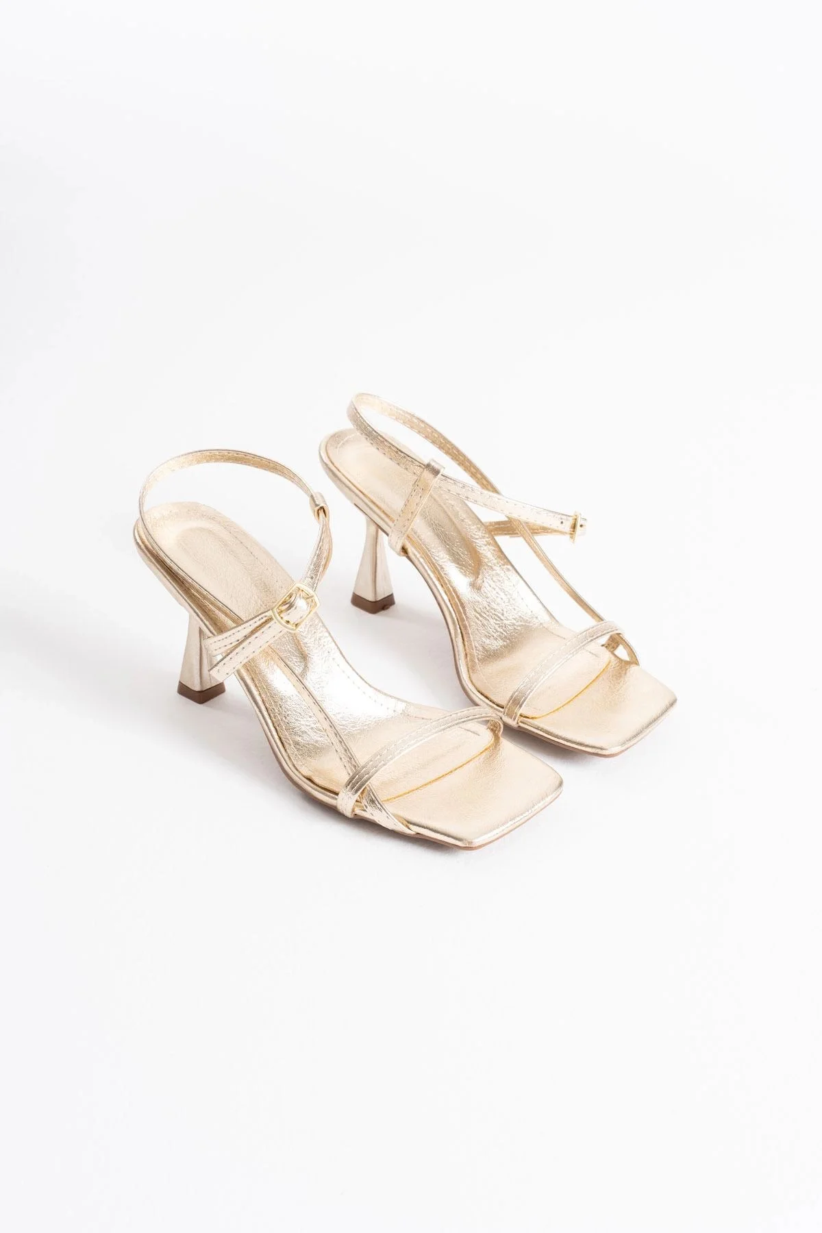 Kadın Altın Topuklu Sandalet TR02MY01C